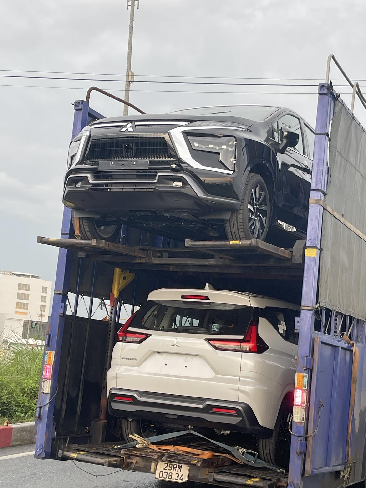 Mitsubishi Xpander nâng cấp được bắt gặp ở Việt Nam: Màn to hơn, camera 360, có thể không còn một thứ khiến người dùng tiếc nuối- Ảnh 2. Mitsubishi Xpander nâng cấp được bắt gặp ở Việt Nam: Màn to hơn, camera 360, có thể không còn một thứ khiến người dùng tiếc nuối- Ảnh 2.
