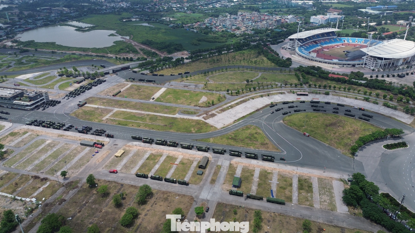 Hình ảnh xe tăng, xe chở tên lửa chờ tham gia tổng hợp luyện- Ảnh 7. Hình ảnh xe tăng, xe chở tên lửa chờ tham gia tổng hợp luyện- Ảnh 7.