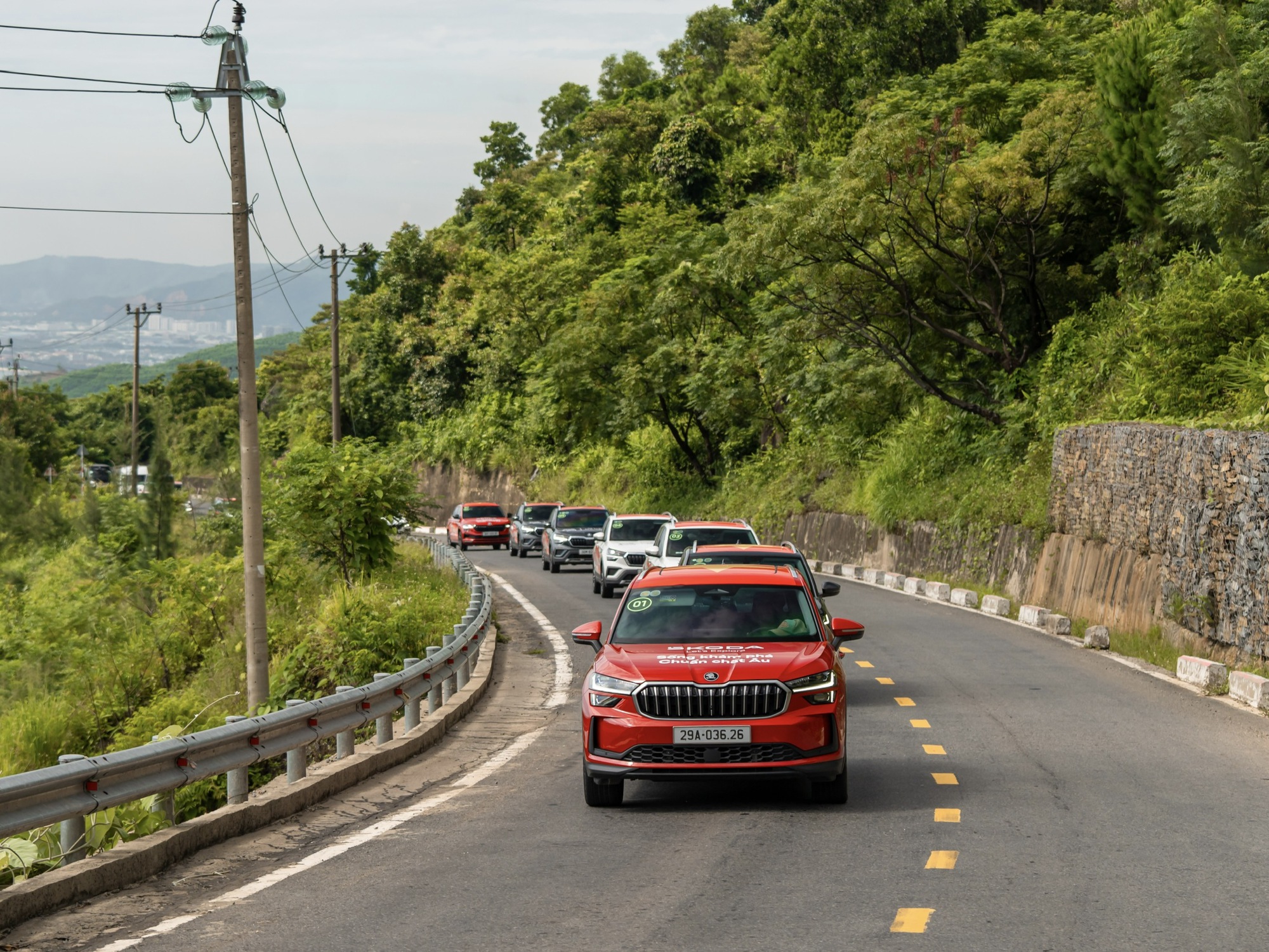 Đoàn Skoda xuyên Việt hoàn thành cung dài nhất hơn 500km: Đích thân TGĐ Skoda Việt Nam cầm lái Slavia vượt đèo Hải Vân- Ảnh 19. Đoàn Skoda xuyên Việt hoàn thành cung dài nhất hơn 500km: Đích thân TGĐ Skoda Việt Nam cầm lái Slavia vượt đèo Hải Vân- Ảnh 19.