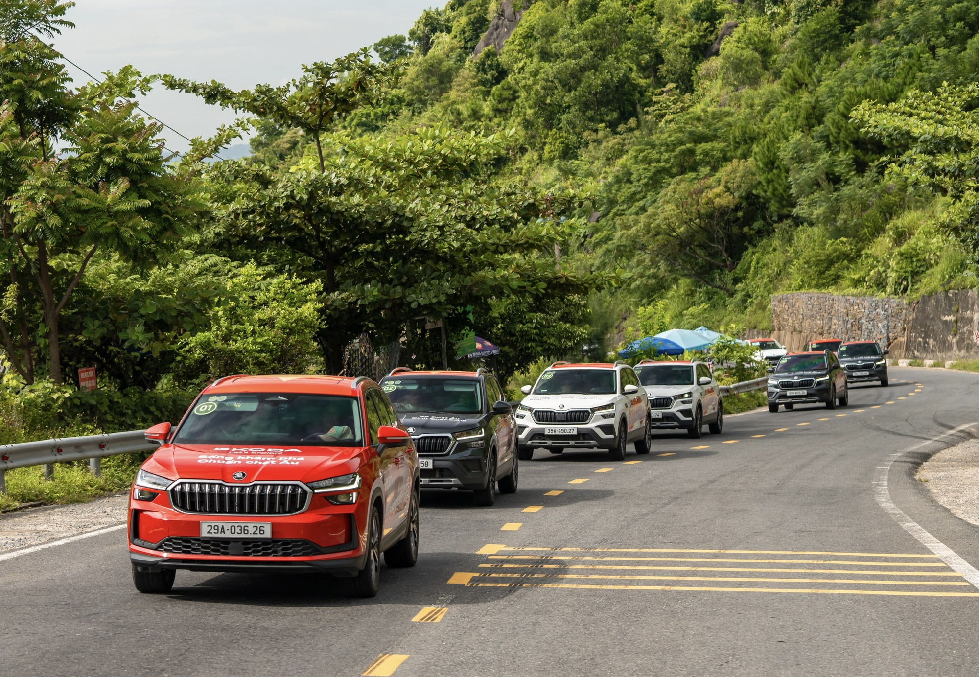 Đoàn Skoda xuyên Việt hoàn thành cung dài nhất hơn 500km: Đích thân TGĐ Skoda Việt Nam cầm lái Slavia vượt đèo Hải Vân- Ảnh 18. Đoàn Skoda xuyên Việt hoàn thành cung dài nhất hơn 500km: Đích thân TGĐ Skoda Việt Nam cầm lái Slavia vượt đèo Hải Vân- Ảnh 18.