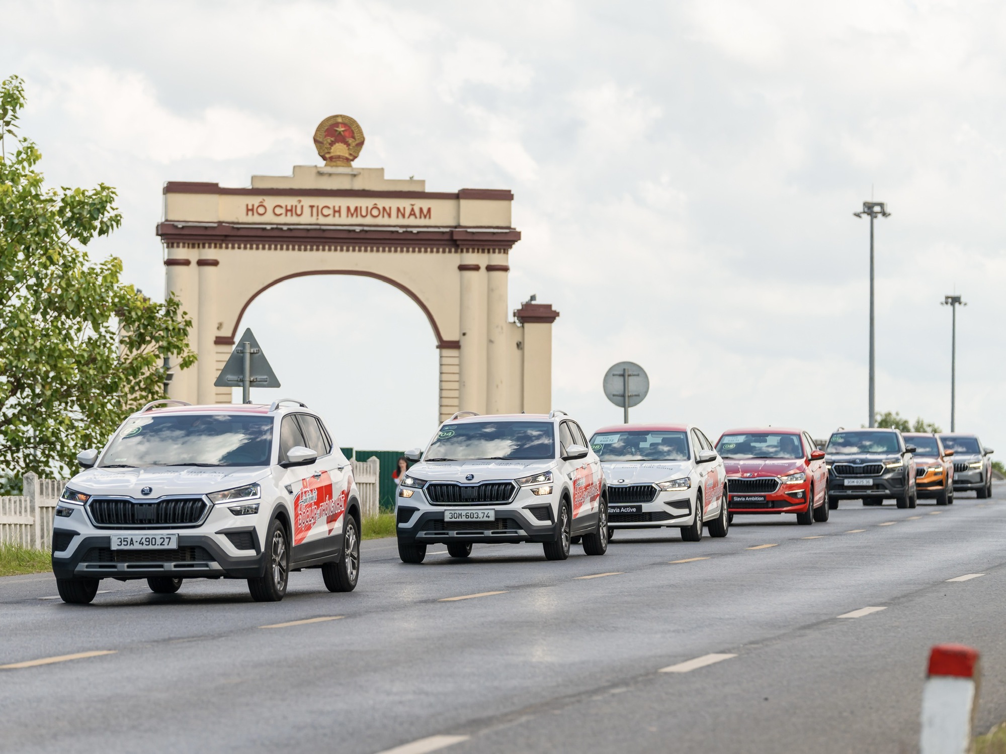 Đoàn Skoda xuyên Việt hoàn thành cung dài nhất hơn 500km: Đích thân TGĐ Skoda Việt Nam cầm lái Slavia vượt đèo Hải Vân- Ảnh 25. Đoàn Skoda xuyên Việt hoàn thành cung dài nhất hơn 500km: Đích thân TGĐ Skoda Việt Nam cầm lái Slavia vượt đèo Hải Vân- Ảnh 25.