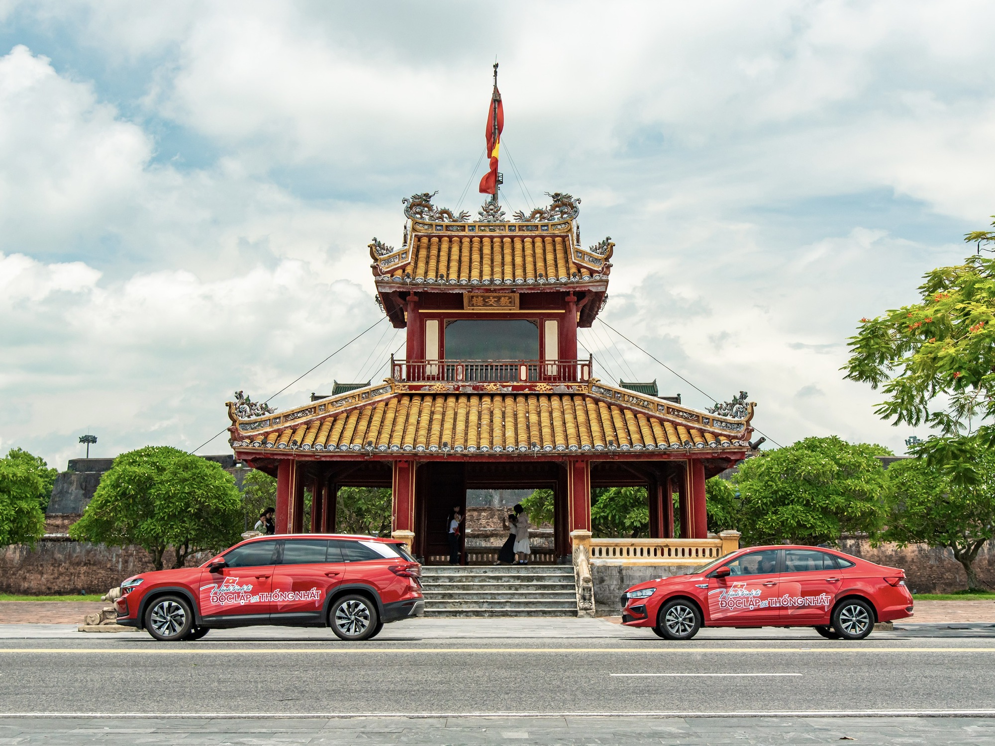 Đoàn Skoda xuyên Việt hoàn thành cung dài nhất hơn 500km: Đích thân TGĐ Skoda Việt Nam cầm lái Slavia vượt đèo Hải Vân- Ảnh 8. Đoàn Skoda xuyên Việt hoàn thành cung dài nhất hơn 500km: Đích thân TGĐ Skoda Việt Nam cầm lái Slavia vượt đèo Hải Vân- Ảnh 8.