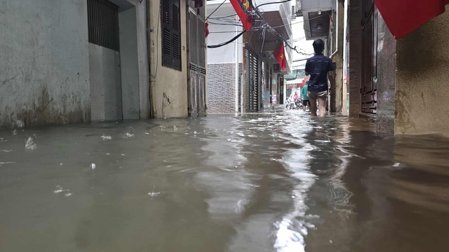 Nước ngập sâu vào nhà, xe máy, tivi, tủ lạnh, máy giặt làm thế nào để không hư hỏng nặng?- Ảnh 2. Nước ngập sâu vào nhà, xe máy, tivi, tủ lạnh, máy giặt làm thế nào để không hư hỏng nặng?- Ảnh 2.