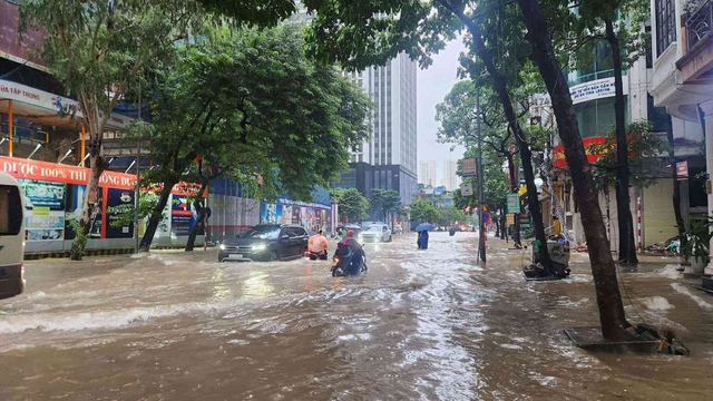 Nước ngập sâu vào nhà, xe máy, tivi, tủ lạnh, máy giặt làm thế nào để không hư hỏng nặng?- Ảnh 1. Nước ngập sâu vào nhà, xe máy, tivi, tủ lạnh, máy giặt làm thế nào để không hư hỏng nặng?- Ảnh 1.