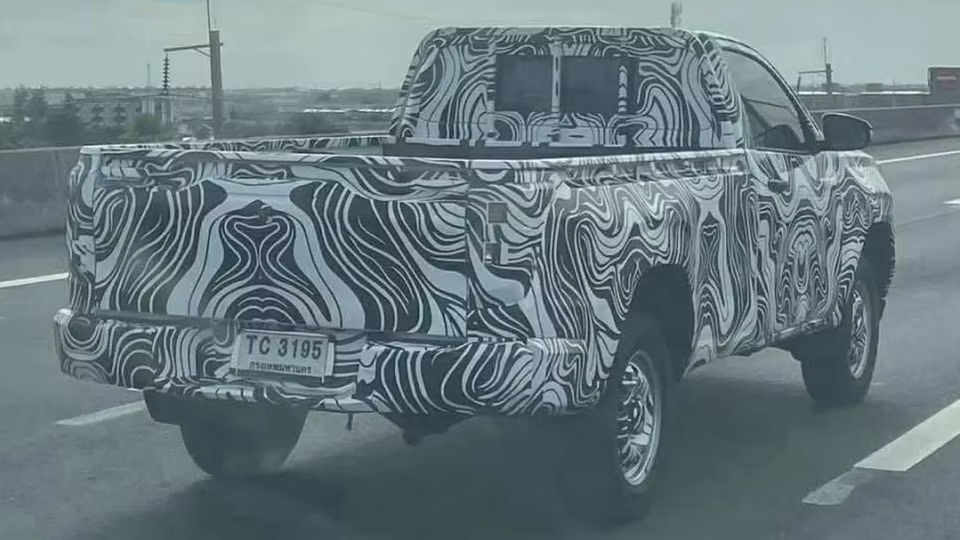 Toyota Hilux 2026 sẽ thay đổi theo cách người Việt thích: Cabin như Prado, một chi tiết 'học' từ Ranger, có thể thêm bản nhiên liệu sinh học- Ảnh 3.