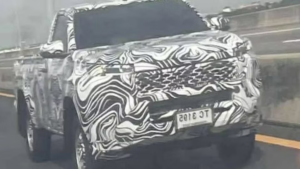 Toyota Hilux 2026 sẽ thay đổi theo cách người Việt thích: Cabin như Prado, một chi tiết 'học' từ Ranger, có thể thêm bản nhiên liệu sinh học- Ảnh 2.