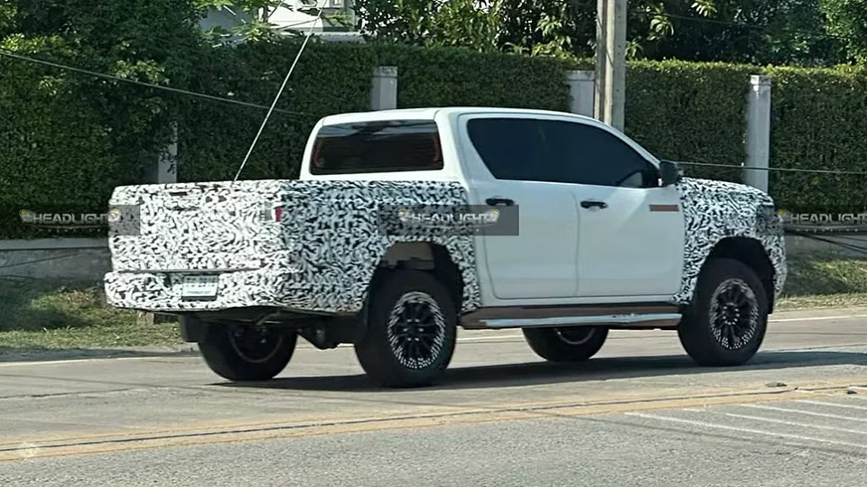 Toyota Hilux 2026 sẽ thay đổi theo cách người Việt thích: Cabin như Prado, một chi tiết 'học' từ Ranger, có thể thêm bản nhiên liệu sinh học- Ảnh 6.