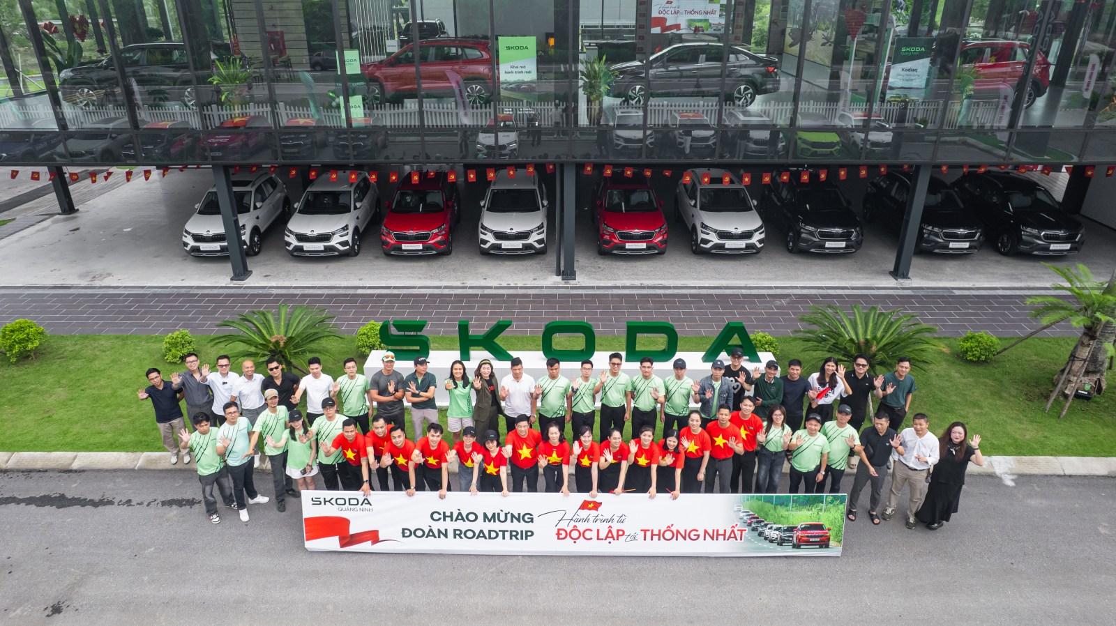 Đoàn xe Skoda 'vượt bão' tới Hà Nội, kết thúc gần 2.500km từ Độc Lập tới Thống Nhất với nhiều cung bậc cảm xúc- Ảnh 1.