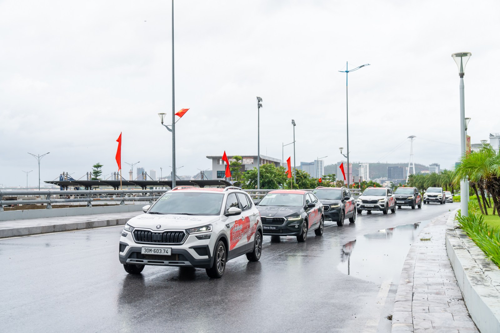 Đoàn xe Skoda 'vượt bão' tới Hà Nội, kết thúc gần 2.500km từ Độc Lập tới Thống Nhất với nhiều cung bậc cảm xúc- Ảnh 18. Đoàn xe Skoda 'vượt bão' tới Hà Nội, kết thúc gần 2.500km từ Độc Lập tới Thống Nhất với nhiều cung bậc cảm xúc- Ảnh 18.
