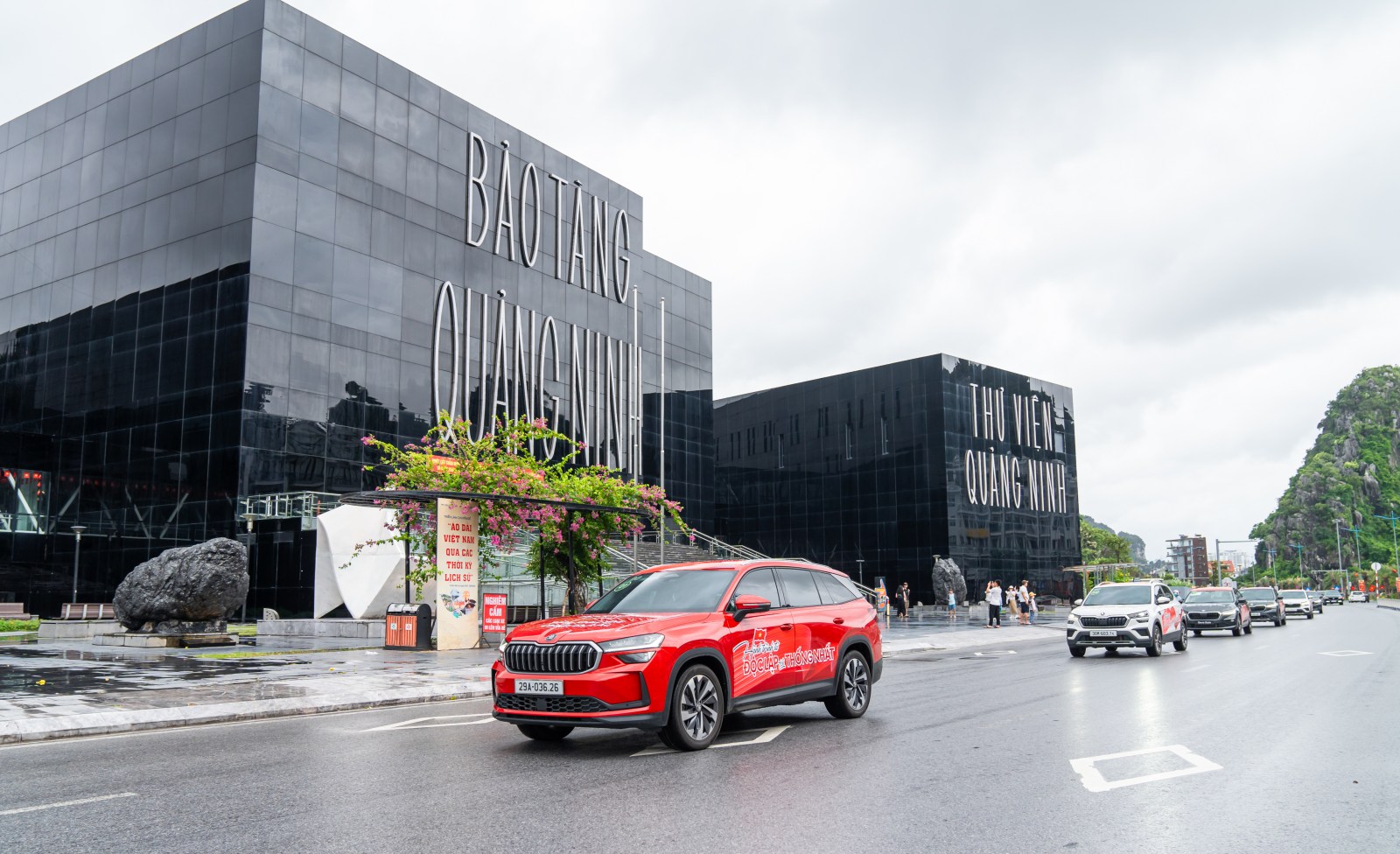Đoàn xe Skoda 'vượt bão' tới Hà Nội, kết thúc gần 2.500km từ Độc Lập tới Thống Nhất với nhiều cung bậc cảm xúc- Ảnh 22. Đoàn xe Skoda 'vượt bão' tới Hà Nội, kết thúc gần 2.500km từ Độc Lập tới Thống Nhất với nhiều cung bậc cảm xúc- Ảnh 22.