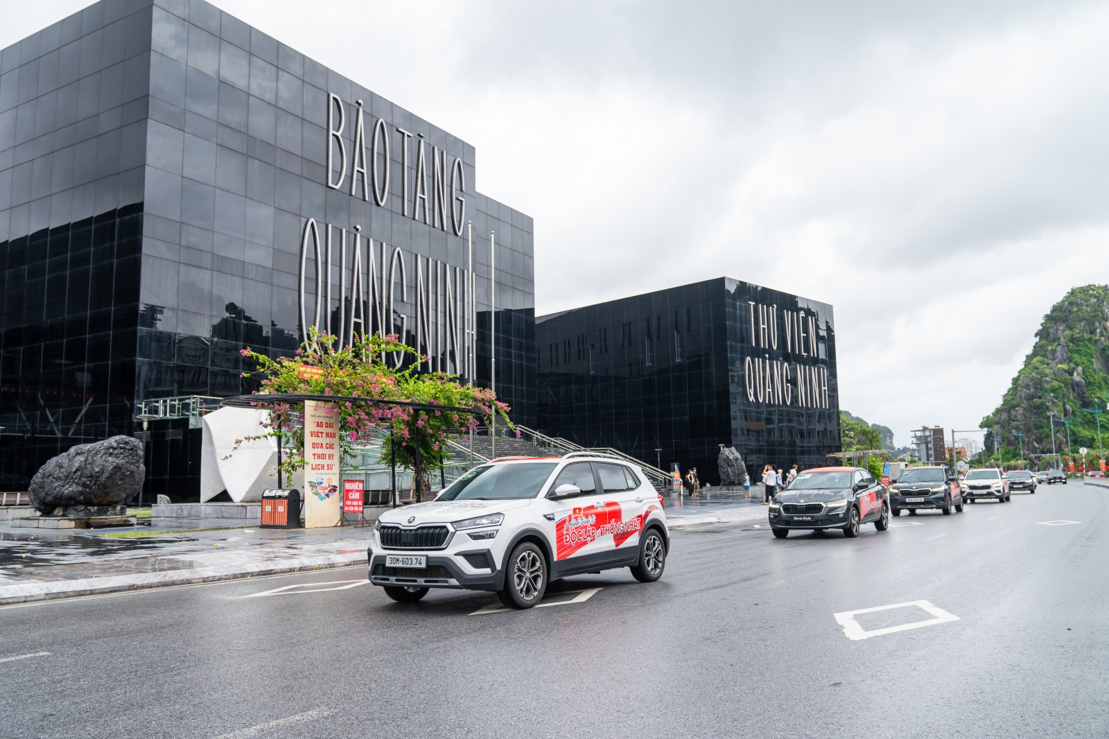 Đoàn xe Skoda 'vượt bão' tới Hà Nội, kết thúc gần 2.500km từ Độc Lập tới Thống Nhất với nhiều cung bậc cảm xúc- Ảnh 21. Đoàn xe Skoda 'vượt bão' tới Hà Nội, kết thúc gần 2.500km từ Độc Lập tới Thống Nhất với nhiều cung bậc cảm xúc- Ảnh 21.