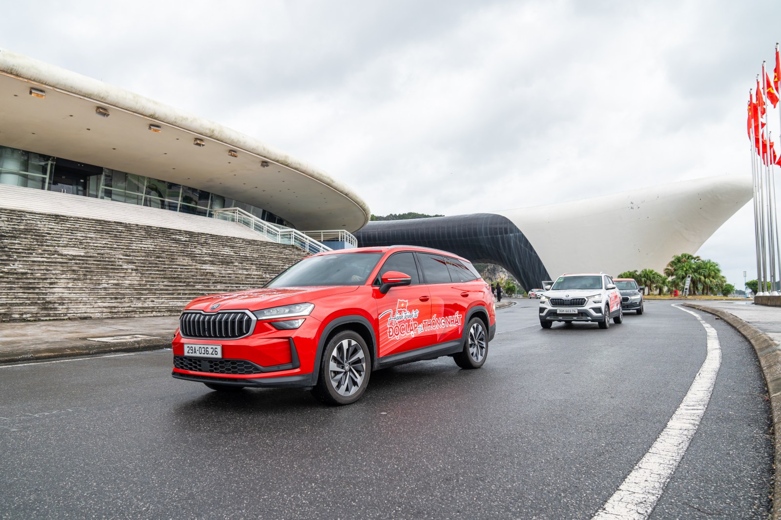 Đoàn xe Skoda 'vượt bão' tới Hà Nội, kết thúc gần 2.500km từ Độc Lập tới Thống Nhất với nhiều cung bậc cảm xúc- Ảnh 23. Đoàn xe Skoda 'vượt bão' tới Hà Nội, kết thúc gần 2.500km từ Độc Lập tới Thống Nhất với nhiều cung bậc cảm xúc- Ảnh 23.