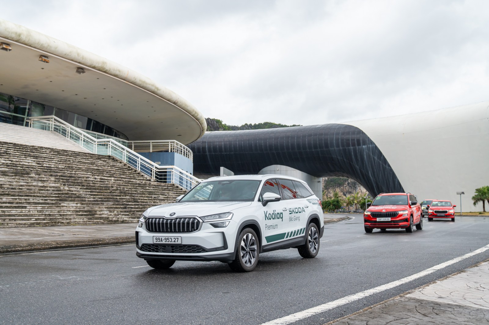 Đoàn xe Skoda 'vượt bão' tới Hà Nội, kết thúc gần 2.500km từ Độc Lập tới Thống Nhất với nhiều cung bậc cảm xúc- Ảnh 25. Đoàn xe Skoda 'vượt bão' tới Hà Nội, kết thúc gần 2.500km từ Độc Lập tới Thống Nhất với nhiều cung bậc cảm xúc- Ảnh 25.