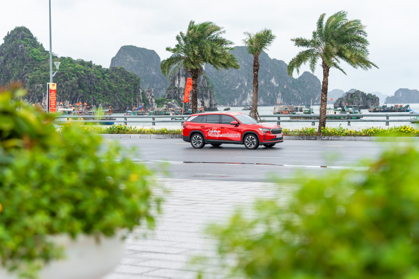 Đoàn xe Skoda 'vượt bão' tới Hà Nội, kết thúc gần 2.500km từ Độc Lập tới Thống Nhất với nhiều cung bậc cảm xúc- Ảnh 28. Đoàn xe Skoda 'vượt bão' tới Hà Nội, kết thúc gần 2.500km từ Độc Lập tới Thống Nhất với nhiều cung bậc cảm xúc- Ảnh 28.