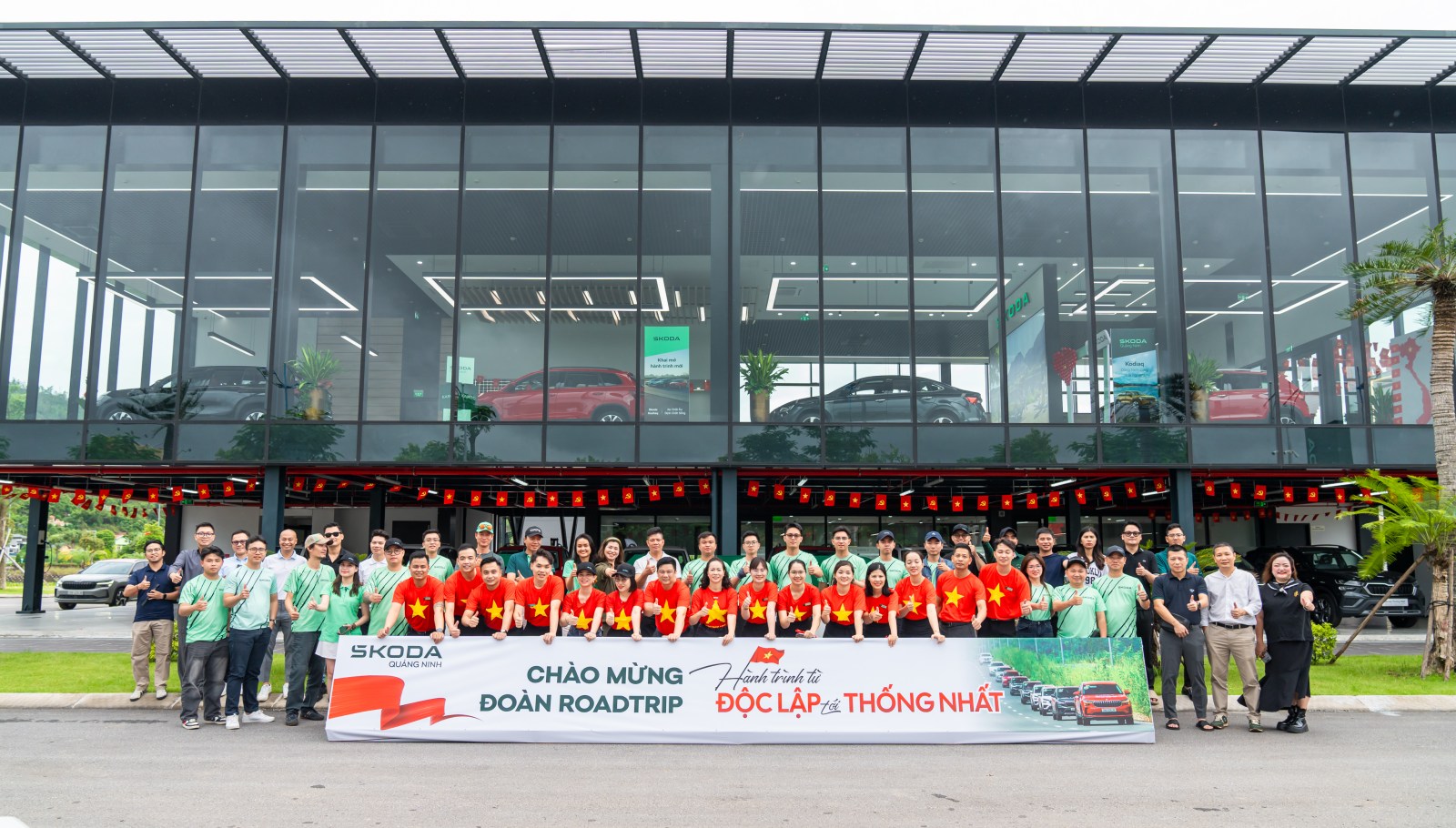 Đoàn xe Skoda 'vượt bão' tới Hà Nội, kết thúc gần 2.500km từ Độc Lập tới Thống Nhất với nhiều cung bậc cảm xúc- Ảnh 2.