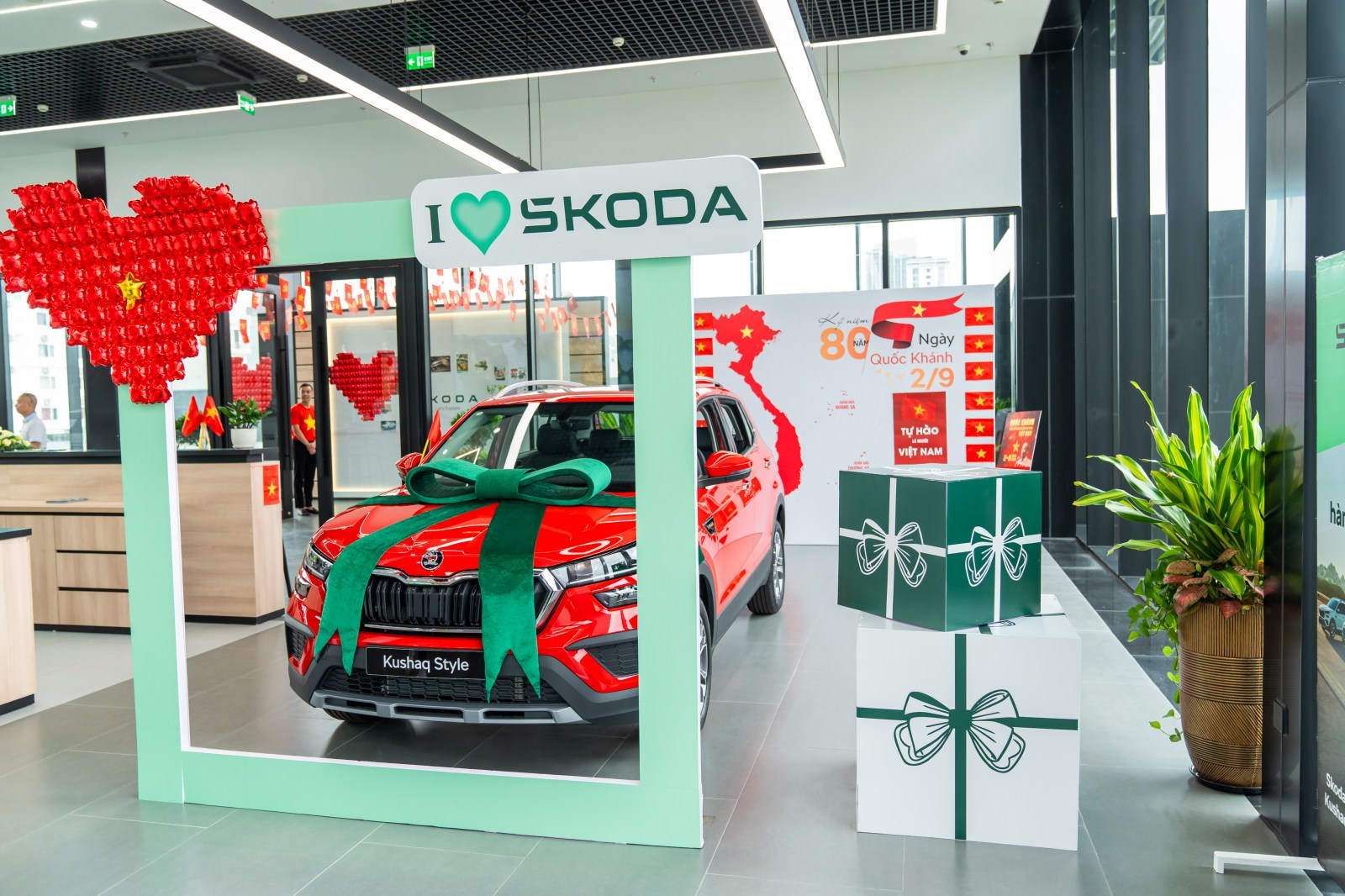 Đoàn xe Skoda 'vượt bão' tới Hà Nội, kết thúc gần 2.500km từ Độc Lập tới Thống Nhất với nhiều cung bậc cảm xúc- Ảnh 5.