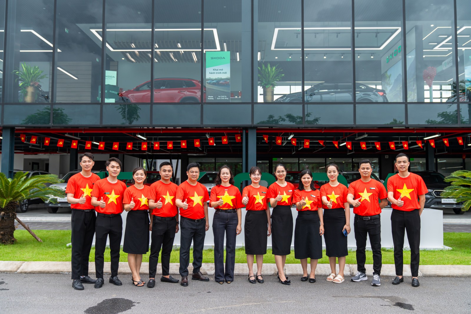 Đoàn xe Skoda 'vượt bão' tới Hà Nội, kết thúc gần 2.500km từ Độc Lập tới Thống Nhất với nhiều cung bậc cảm xúc- Ảnh 33. Đoàn xe Skoda 'vượt bão' tới Hà Nội, kết thúc gần 2.500km từ Độc Lập tới Thống Nhất với nhiều cung bậc cảm xúc- Ảnh 33.