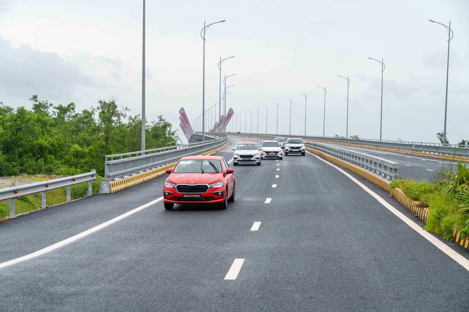 Đoàn xe Skoda 'vượt bão' tới Hà Nội, kết thúc gần 2.500km từ Độc Lập tới Thống Nhất với nhiều cung bậc cảm xúc- Ảnh 12.