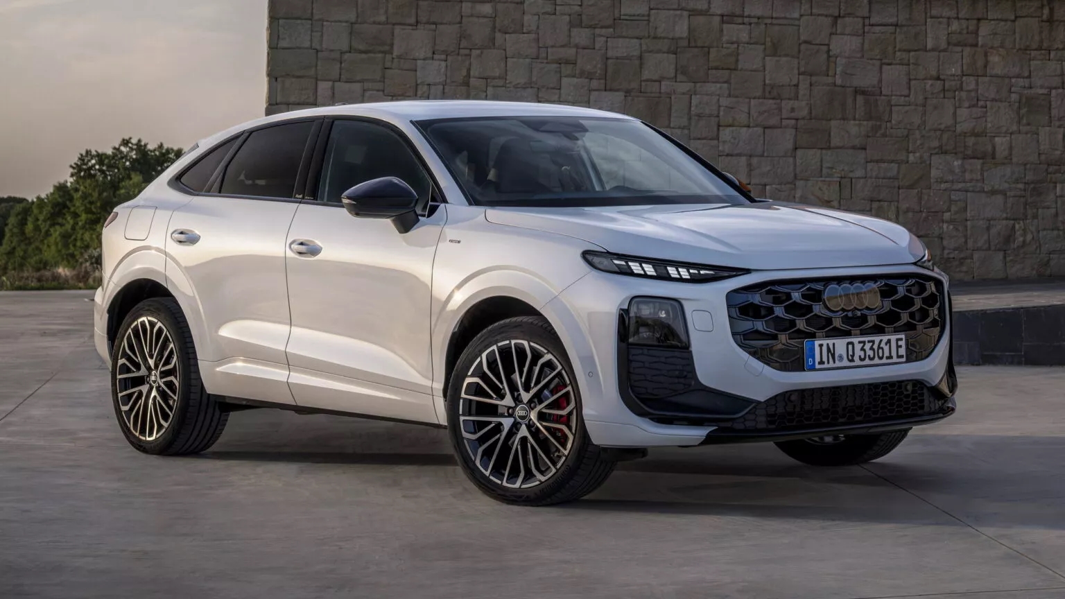 Audi Q3 Sportback 2026 ra mắt: Màn lớn hơn, mạnh tới 268 mã lực, có bản chạy được 117km không cần xăng- Ảnh 2. Audi Q3 Sportback 2026 ra mắt: Màn lớn hơn, mạnh tới 268 mã lực, có bản chạy được 117km không cần xăng- Ảnh 2.