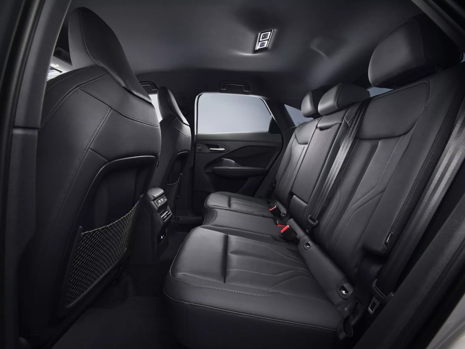 Audi Q3 Sportback 2026 ra mắt: Màn lớn hơn, mạnh tới 268 mã lực, có bản chạy được 117km không cần xăng- Ảnh 15. Audi Q3 Sportback 2026 ra mắt: Màn lớn hơn, mạnh tới 268 mã lực, có bản chạy được 117km không cần xăng- Ảnh 15.