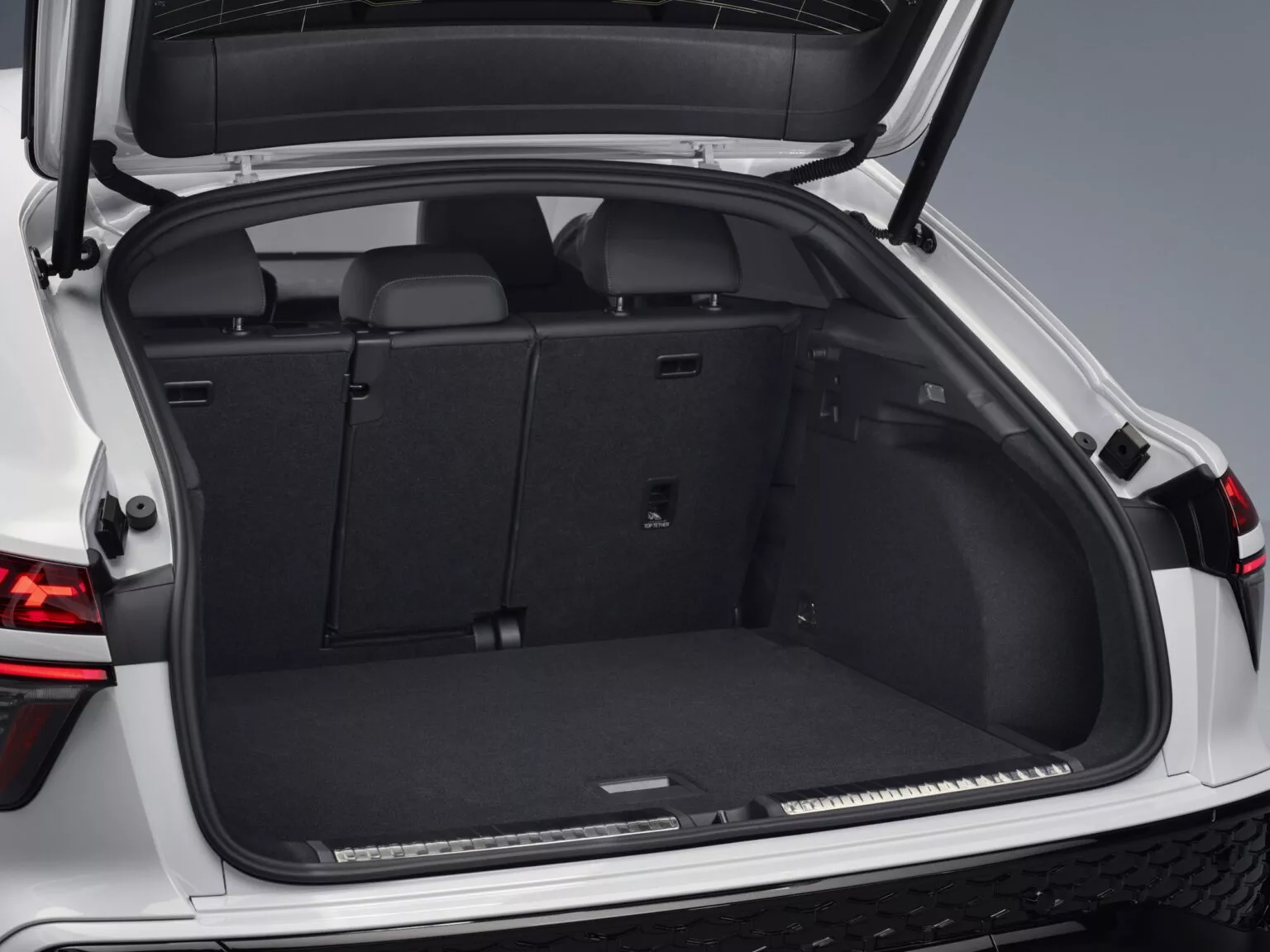 Audi Q3 Sportback 2026 ra mắt: Màn lớn hơn, mạnh tới 268 mã lực, có bản chạy được 117km không cần xăng- Ảnh 16. Audi Q3 Sportback 2026 ra mắt: Màn lớn hơn, mạnh tới 268 mã lực, có bản chạy được 117km không cần xăng- Ảnh 16.