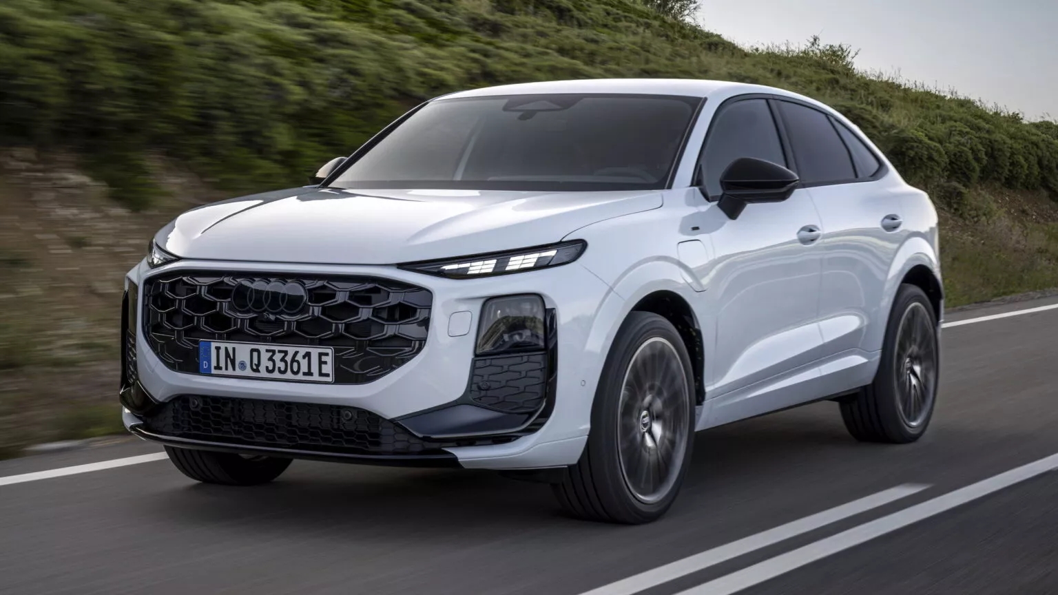 Audi Q3 Sportback 2026 ra mắt: Màn lớn hơn, mạnh tới 268 mã lực, có bản chạy được 117km không cần xăng- Ảnh 4. Audi Q3 Sportback 2026 ra mắt: Màn lớn hơn, mạnh tới 268 mã lực, có bản chạy được 117km không cần xăng- Ảnh 4.