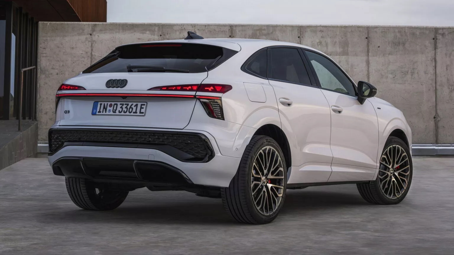 Audi Q3 Sportback 2026 ra mắt: Màn lớn hơn, mạnh tới 268 mã lực, có bản chạy được 117km không cần xăng- Ảnh 6. Audi Q3 Sportback 2026 ra mắt: Màn lớn hơn, mạnh tới 268 mã lực, có bản chạy được 117km không cần xăng- Ảnh 6.