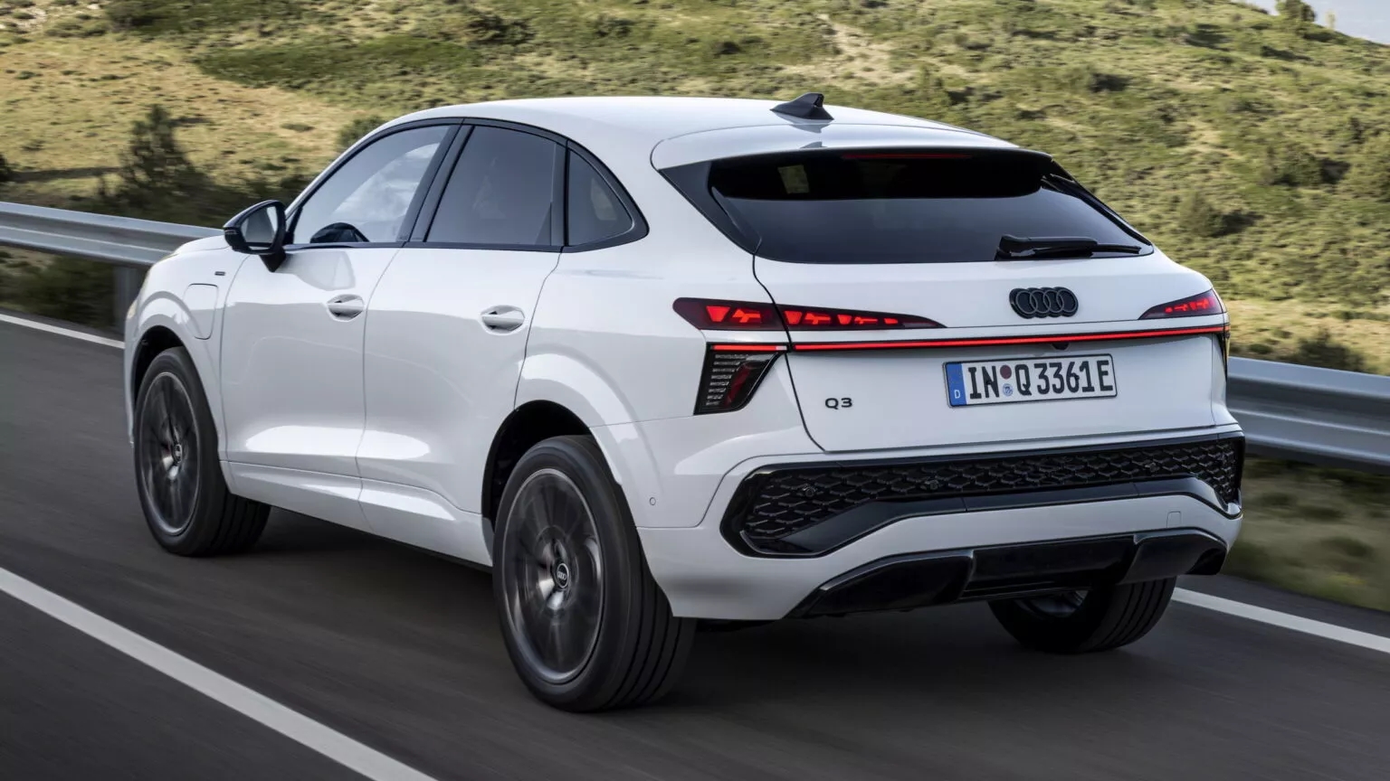 Audi Q3 Sportback 2026 ra mắt: Màn lớn hơn, mạnh tới 268 mã lực, có bản chạy được 117km không cần xăng- Ảnh 11. Audi Q3 Sportback 2026 ra mắt: Màn lớn hơn, mạnh tới 268 mã lực, có bản chạy được 117km không cần xăng- Ảnh 11.