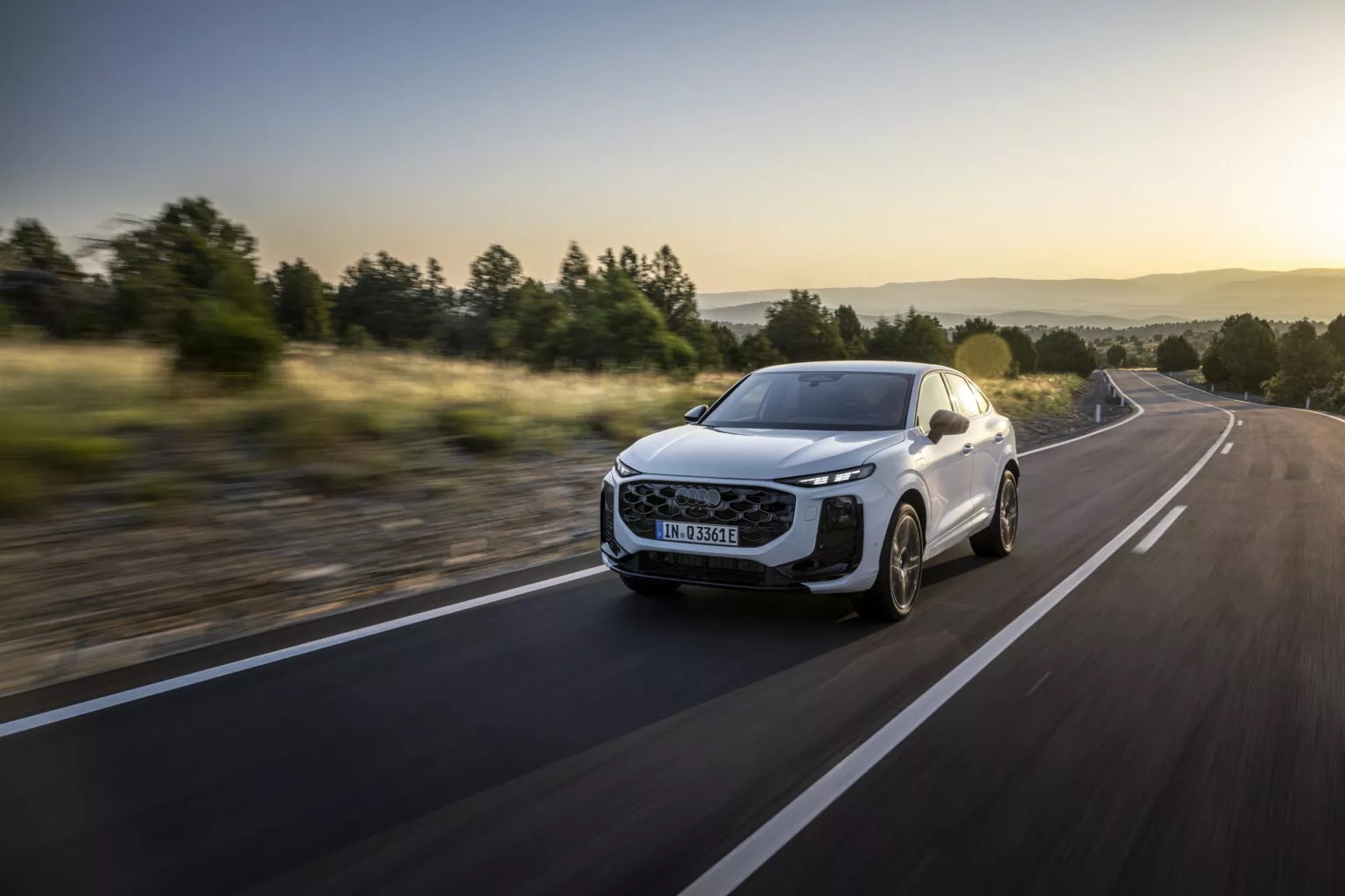 Audi Q3 Sportback 2026 ra mắt: Màn lớn hơn, mạnh tới 268 mã lực, có bản chạy được 117km không cần xăng- Ảnh 8. Audi Q3 Sportback 2026 ra mắt: Màn lớn hơn, mạnh tới 268 mã lực, có bản chạy được 117km không cần xăng- Ảnh 8.