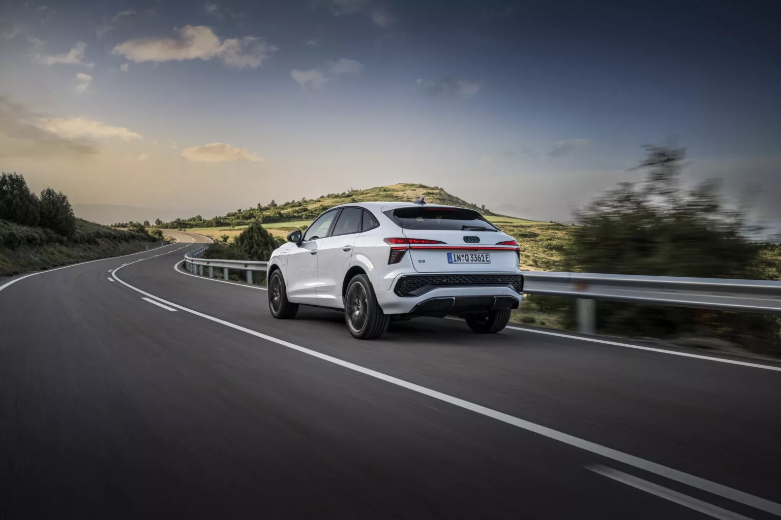 Audi Q3 Sportback 2026 ra mắt: Màn lớn hơn, mạnh tới 268 mã lực, có bản chạy được 117km không cần xăng- Ảnh 9. Audi Q3 Sportback 2026 ra mắt: Màn lớn hơn, mạnh tới 268 mã lực, có bản chạy được 117km không cần xăng- Ảnh 9.