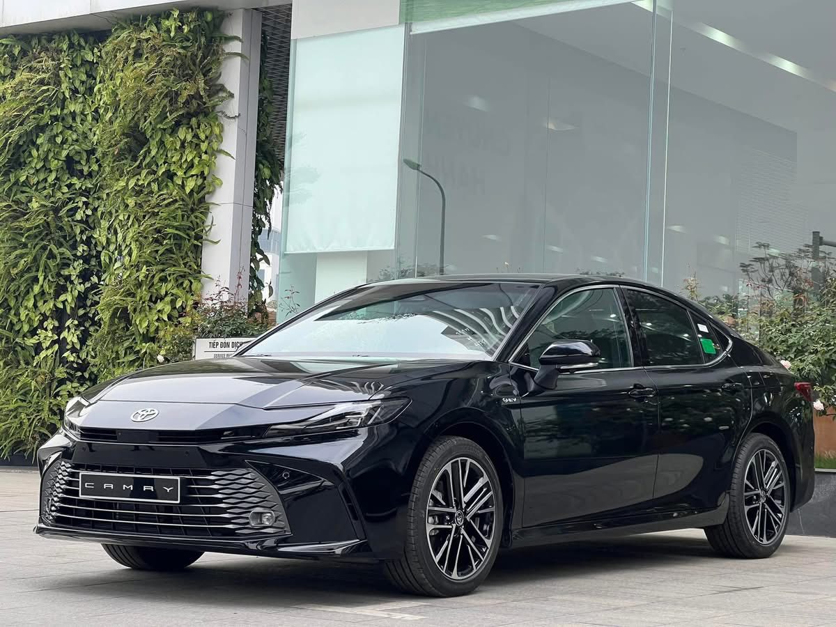 Loạt xe Toyota tăng giá: Fortuner thêm 8 triệu đồng, Camry đắt thêm 12 triệu đồng nhưng Mazda6, K5 vẫn khó bám đuổi- Ảnh 2. Loạt xe Toyota tăng giá: Fortuner thêm 8 triệu đồng, Camry đắt thêm 12 triệu đồng nhưng Mazda6, K5 vẫn khó bám đuổi- Ảnh 2.