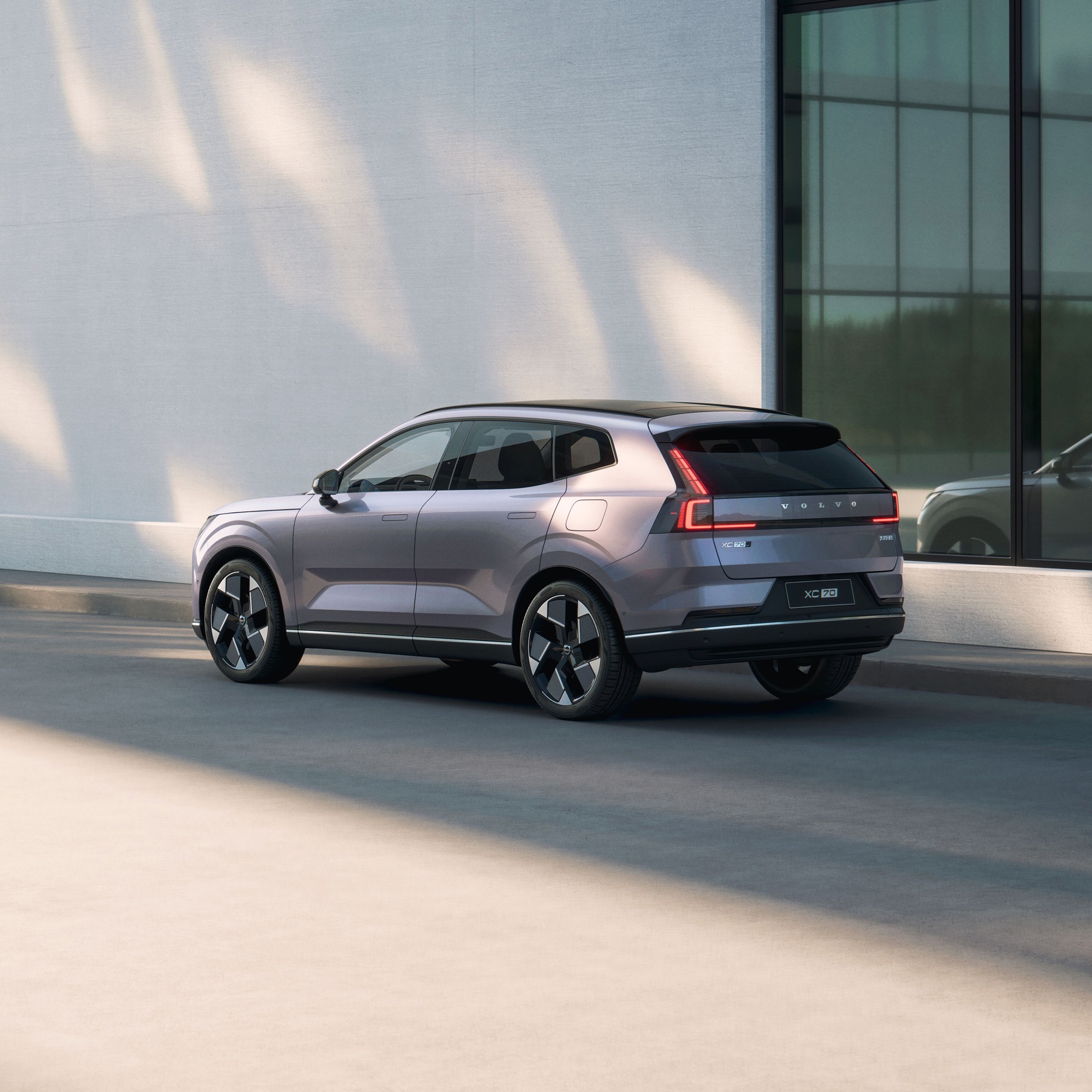 Volvo XC70 nhận đặt hàng: Giá quy đổi từ 1,1 tỷ đồng, động cơ PHEV, chạy 180km không cần xăng- Ảnh 8. Volvo XC70 nhận đặt hàng: Giá quy đổi từ 1,1 tỷ đồng, động cơ PHEV, chạy 180km không cần xăng- Ảnh 8.