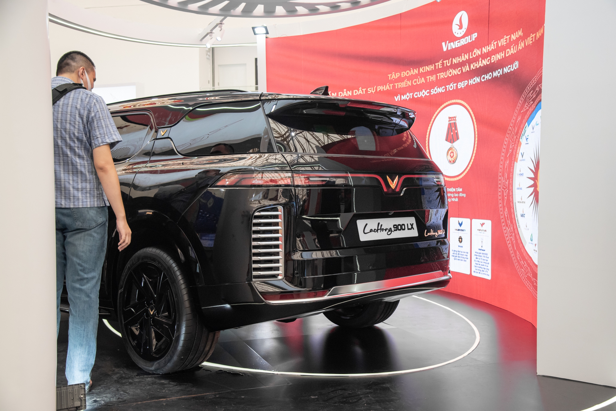 So sánh từng thông số 2 bản Lạc Hồng 900 LX: Xe chống đạn nặng hơn 5 tấn, đi 450km/sạc, bản thường có 37 tính năng ADAS- Ảnh 2. So sánh từng thông số 2 bản Lạc Hồng 900 LX: Xe chống đạn nặng hơn 5 tấn, đi 450km/sạc, bản thường có 37 tính năng ADAS- Ảnh 2.