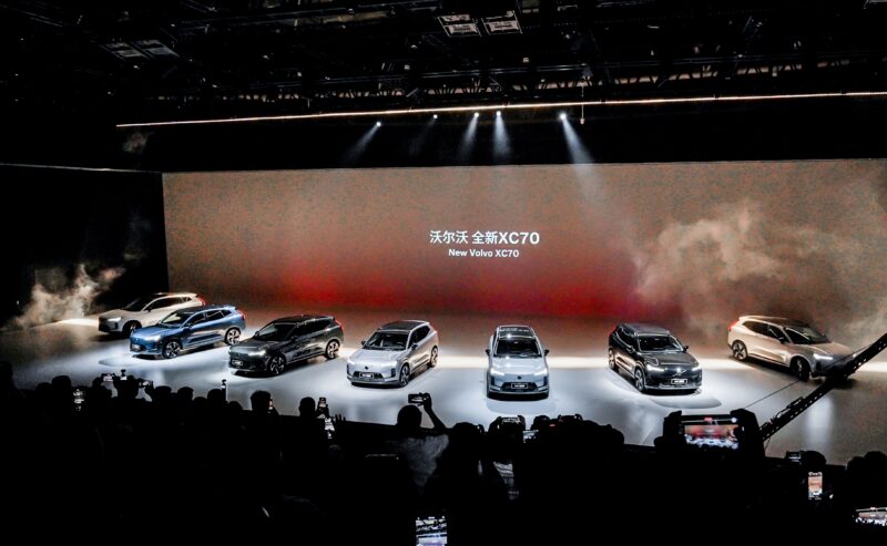 Volvo XC70 nhận đặt hàng: Giá quy đổi từ 1,1 tỷ đồng, động cơ PHEV, chạy 180km không cần xăng- Ảnh 2. Volvo XC70 nhận đặt hàng: Giá quy đổi từ 1,1 tỷ đồng, động cơ PHEV, chạy 180km không cần xăng- Ảnh 2.