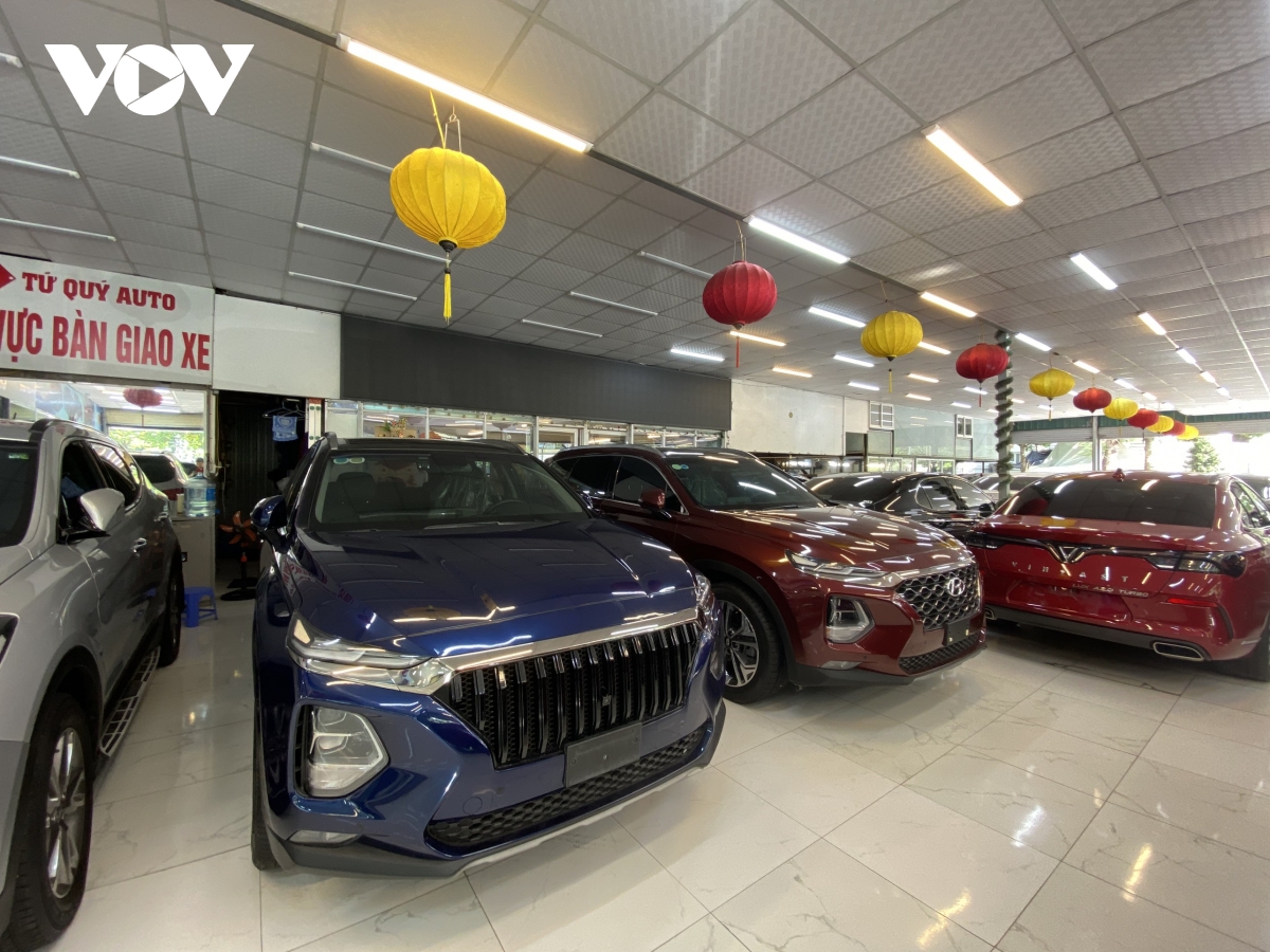 Thị trường ô tô cũ ảm đạm, khó khăn đủ đường- Ảnh 1. Thị trường ô tô cũ ảm đạm, khó khăn đủ đường- Ảnh 1.
