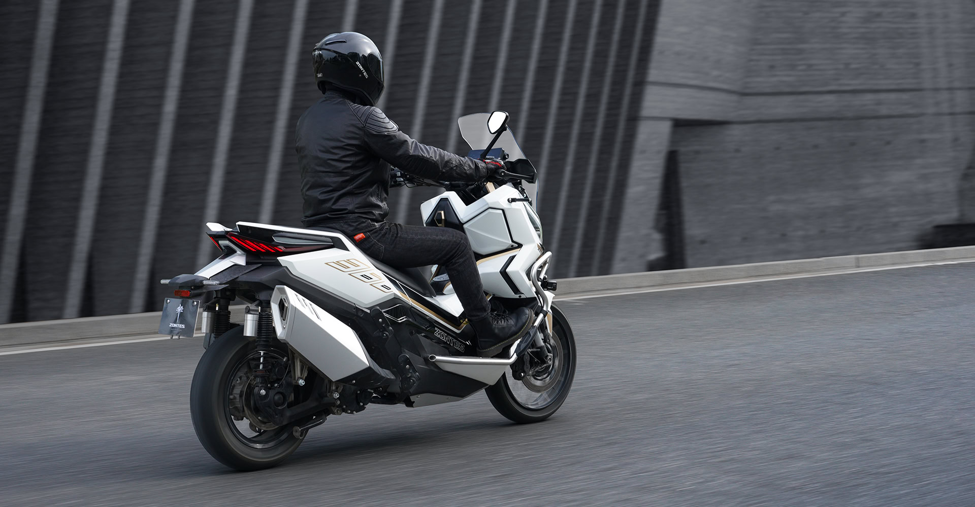 Vừa ra mắt Việt Nam xe tay ga dân phượt thích mê: Sức mạnh và công nghệ vượt xe Honda, Yamaha, giá rẻ hơn- Ảnh 3. Vừa ra mắt Việt Nam xe tay ga dân phượt thích mê: Sức mạnh và công nghệ vượt xe Honda, Yamaha, giá rẻ hơn- Ảnh 3.