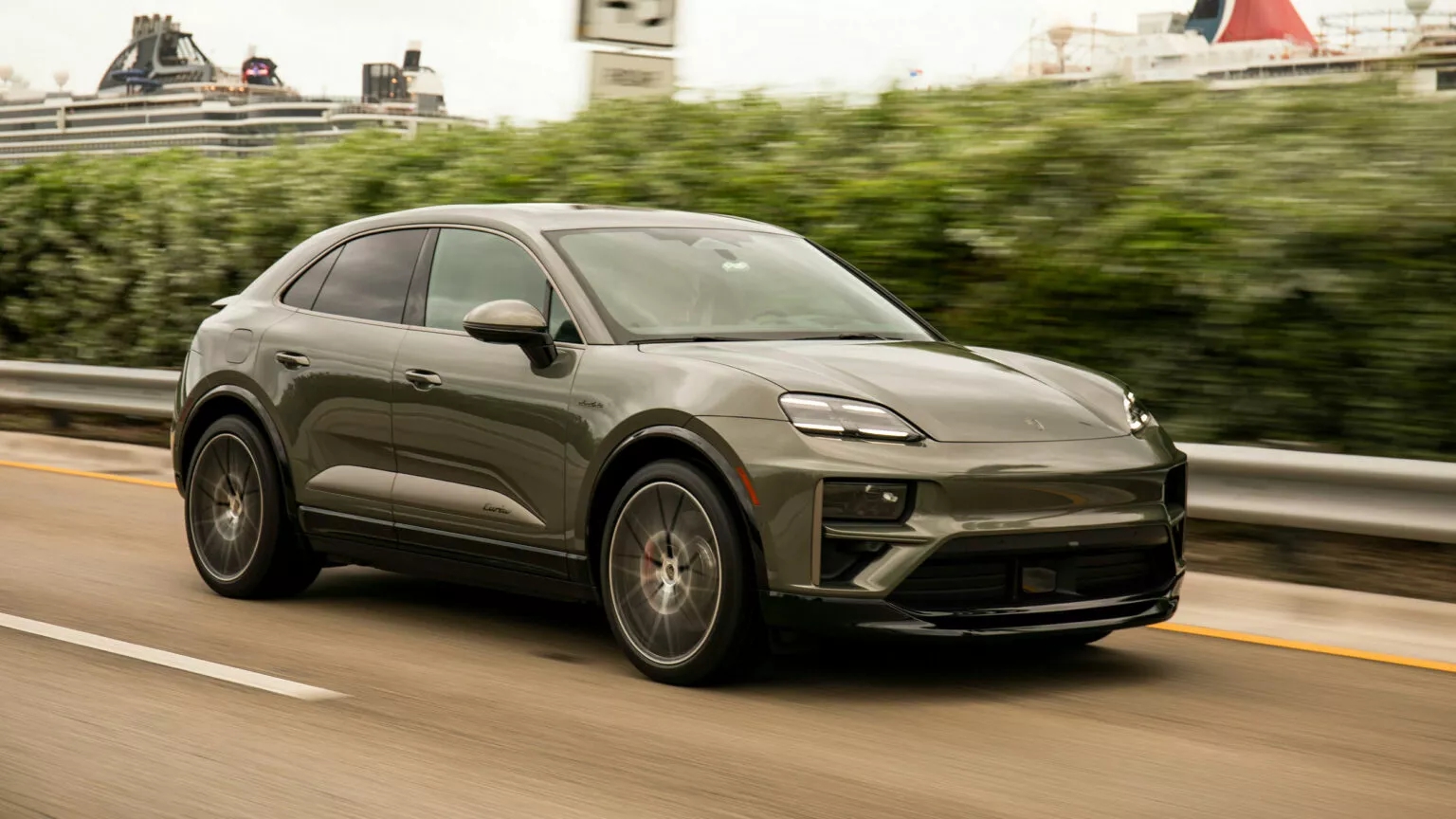 Porsche Macan có thêm loạt công nghệ: Mở khóa bằng điện thoại, chơi game trên xe, nói chuyện với AI, nâng cấp tự lái- Ảnh 2. Porsche Macan có thêm loạt công nghệ: Mở khóa bằng điện thoại, chơi game trên xe, nói chuyện với AI, nâng cấp tự lái- Ảnh 2.