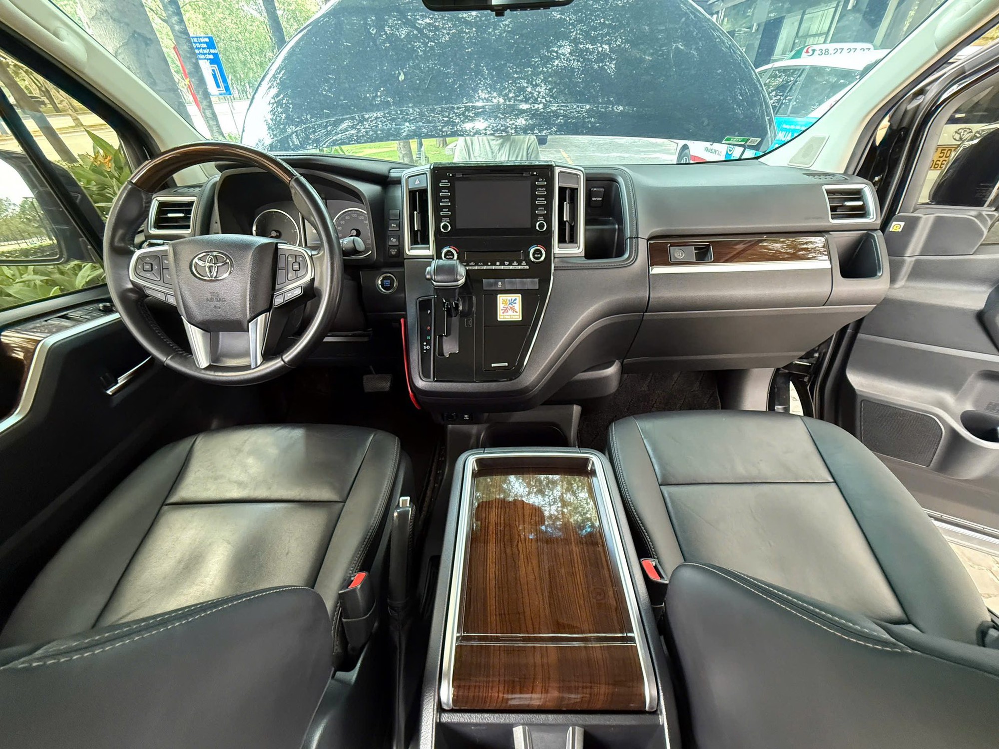 Chiếc Toyota đã qua sử dụng này phù hợp với gia đình 9 người: Nhập Nhật, máy dầu, rộng hơn Kia Carnival, giá rao đắt hơn Mercedes GLC 300- Ảnh 3.