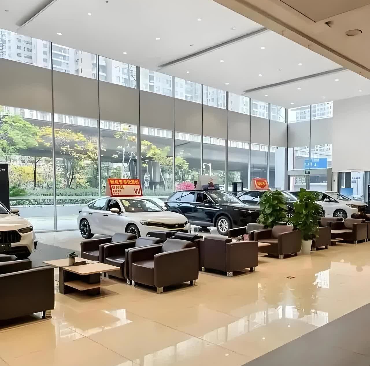 Bỏ 442 triệu đồng mua ô tô, lúc hỏng pin thay hết 368 triệu đồng nhưng bảo hiểm từ chối chi trả, tòa tuyên bố: “Công ty bảo hiểm không sai”- Ảnh 1. Bỏ 442 triệu đồng mua ô tô, lúc hỏng pin thay hết 368 triệu đồng nhưng bảo hiểm từ chối chi trả, tòa tuyên bố: “Công ty bảo hiểm không sai”- Ảnh 1.