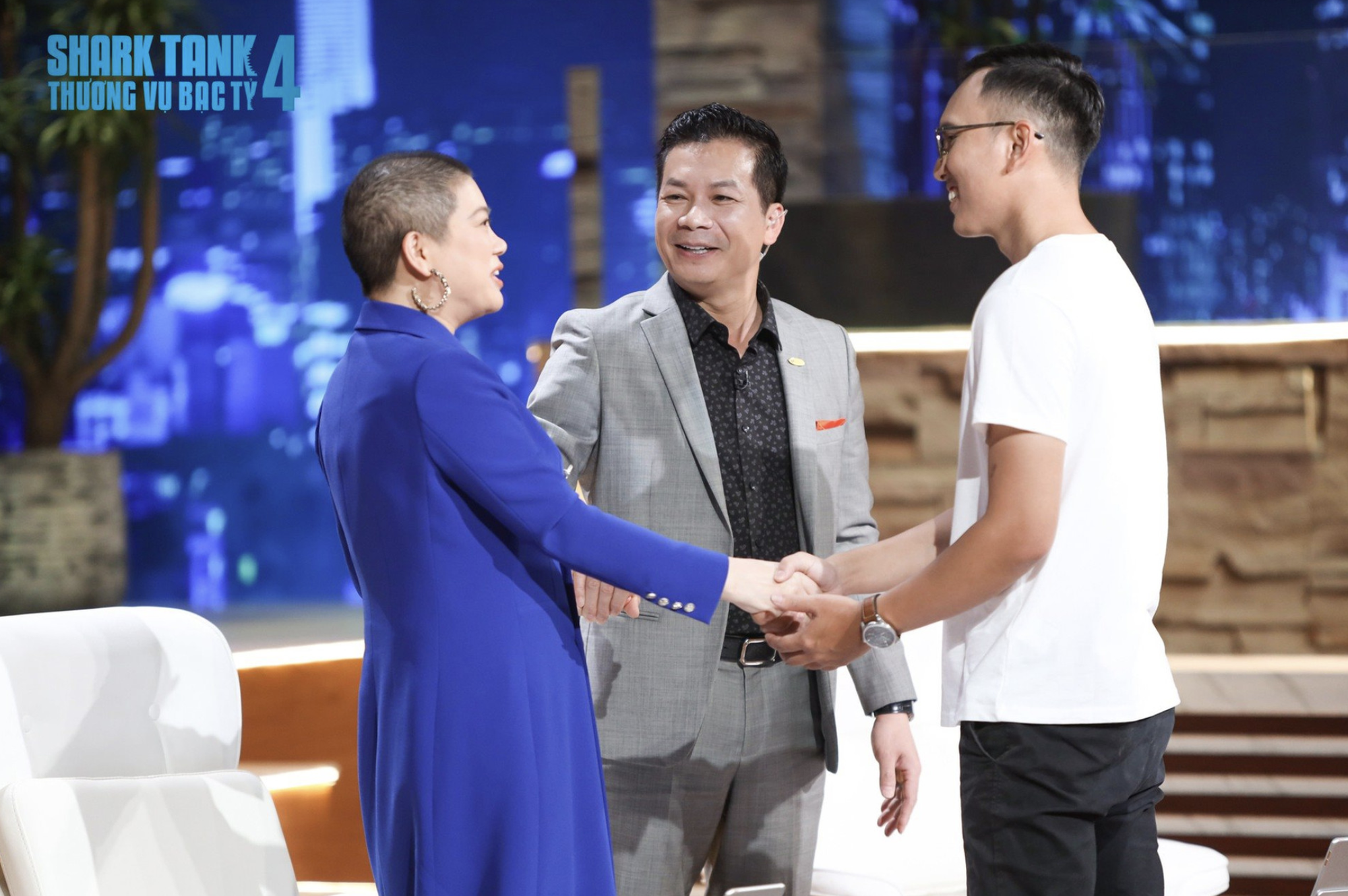 Nhìn lại Startup Việt từng khiến 4 “cá mập” tranh giành: Bán bạt chống ngập biến ô tô thành xuồng, nâng được cả xe bán tải 1.800 kg- Ảnh 3.