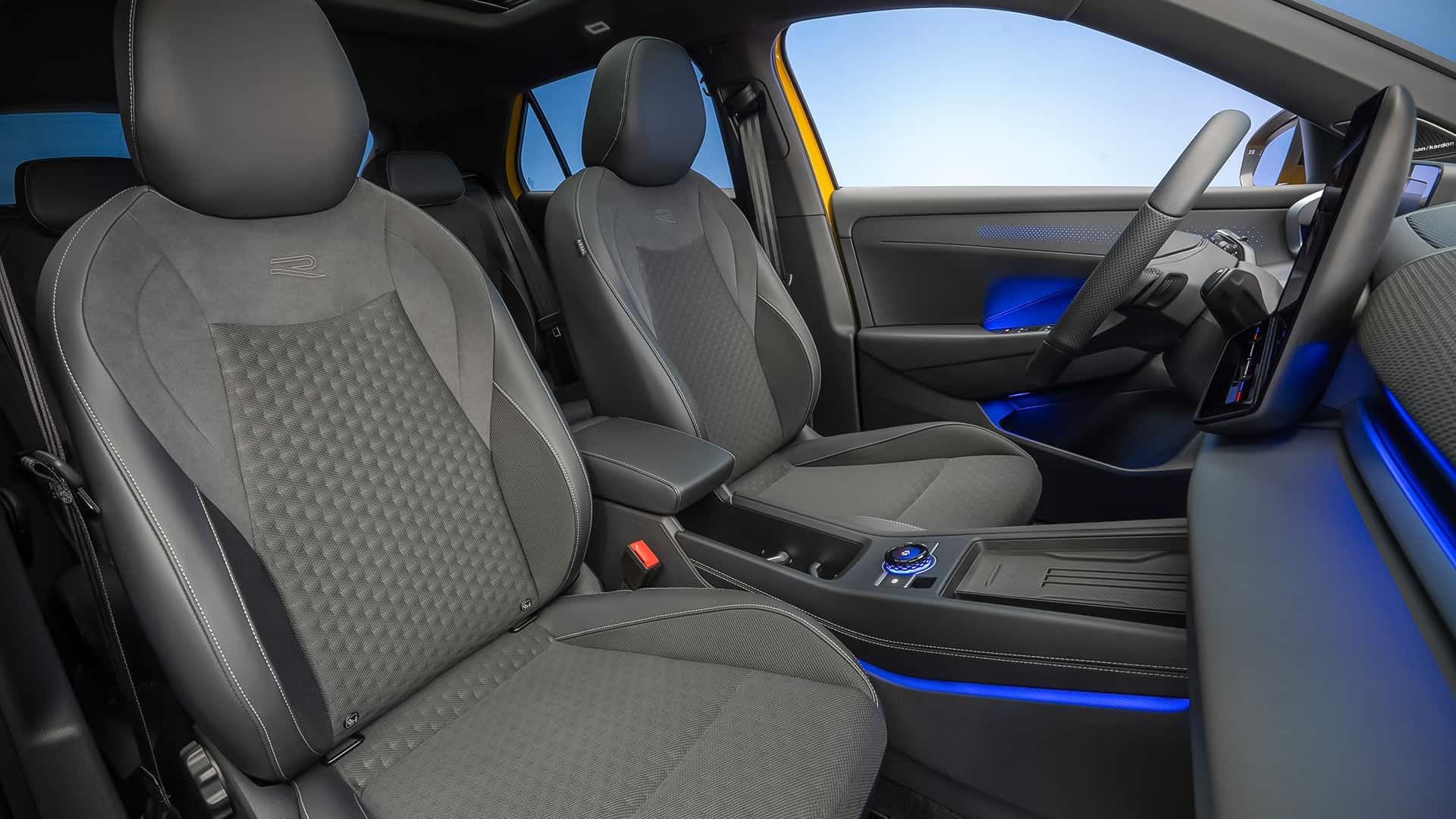 VW T-Roc 2025 - SUV cùng cỡ Corolla Cross nâng đời với 2 màn hình khủng, có bản thể thao, dễ ‘hot’ nếu về Việt Nam- Ảnh 9.