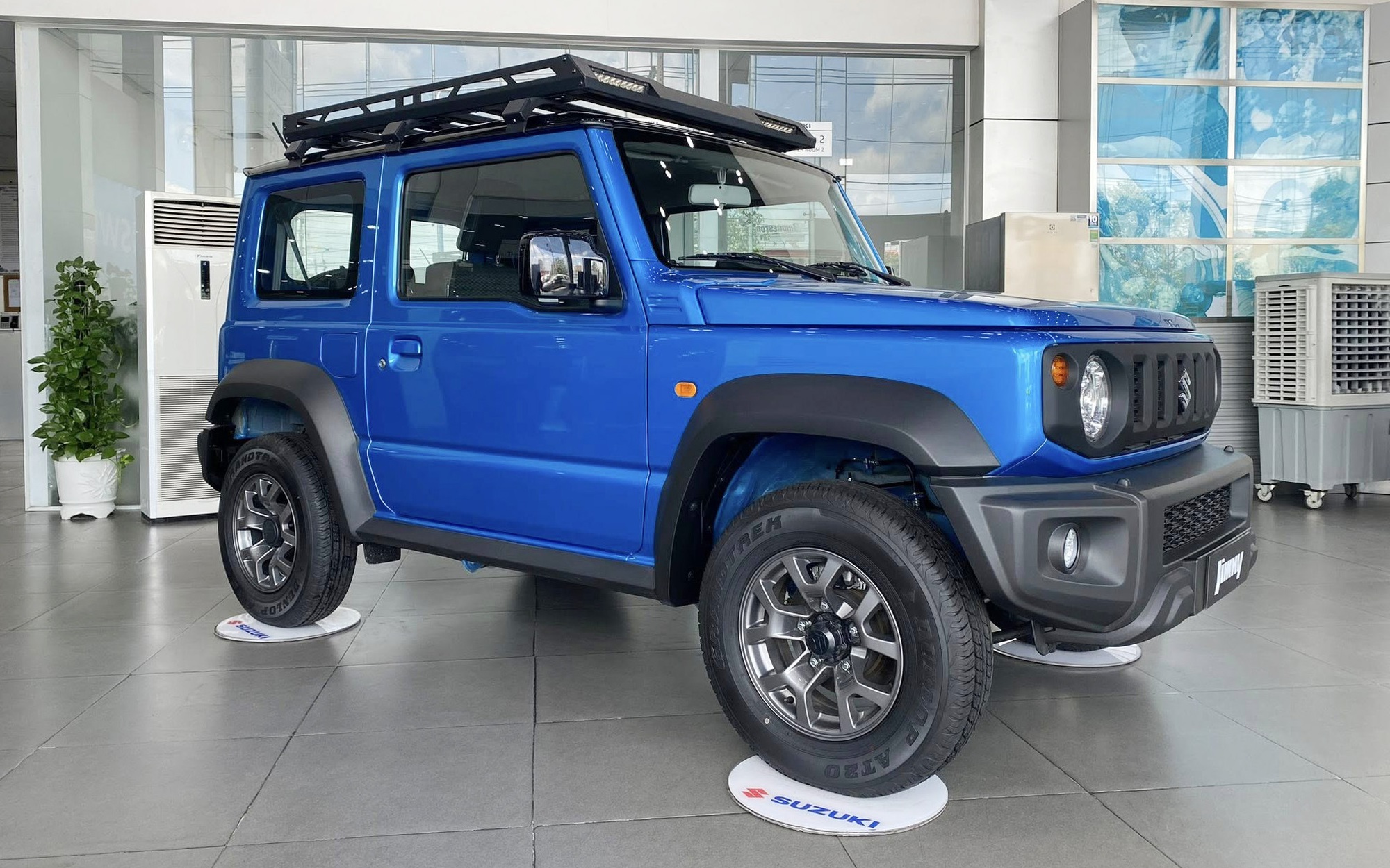 Mua Suzuki Jimny bây giờ tiết kiệm 120 triệu đồng tiền lăn bánh: Đại lý giảm giá sâu, nhiều nơi độ sẵn hầm hố để hút khách- Ảnh 3.