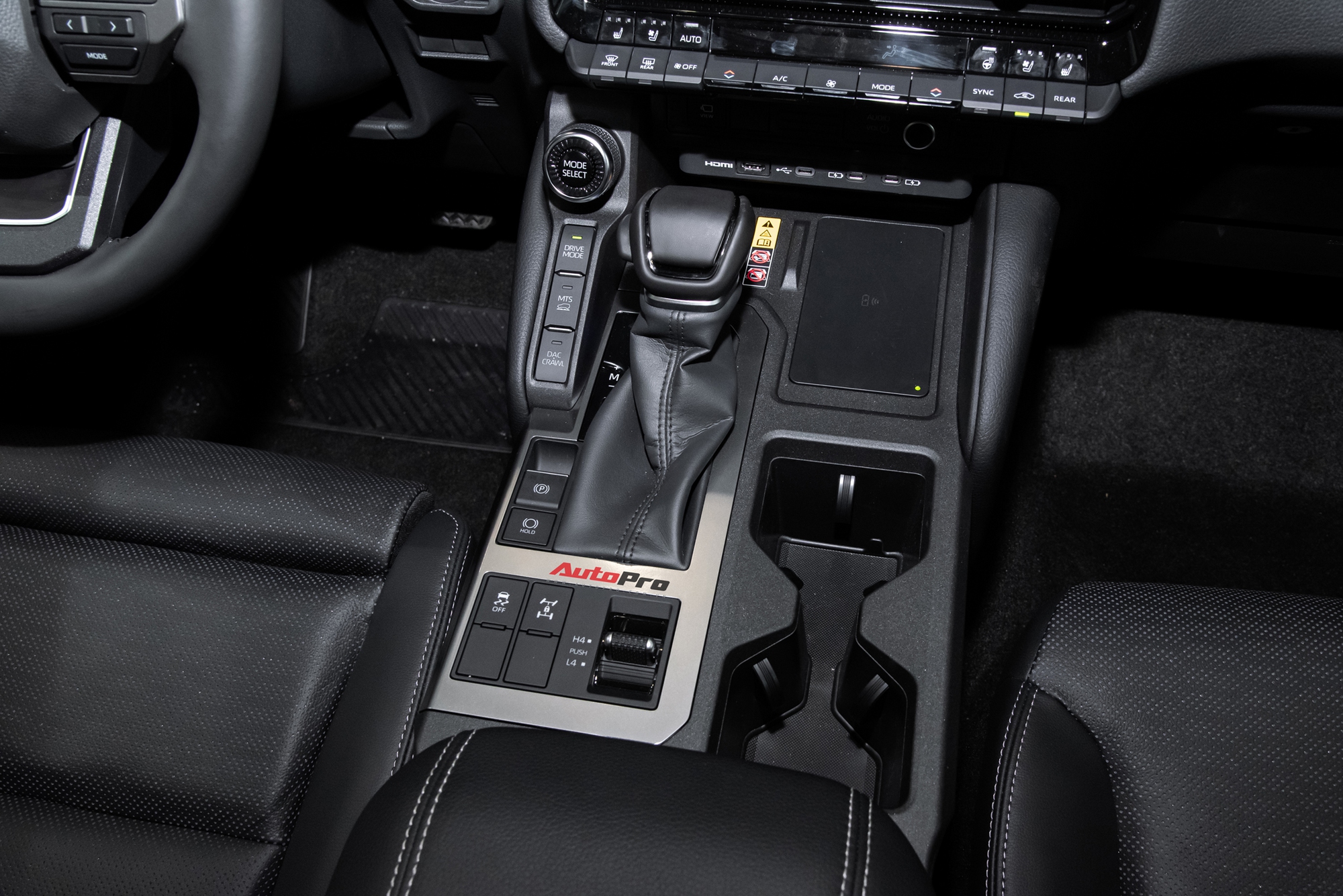 Lô Toyota Prado ‘lạ’ xuất hiện tại Việt Nam: Thiết kế khác biệt, động cơ hybrid mạnh hơn hẳn xe chính hãng- Ảnh 13.