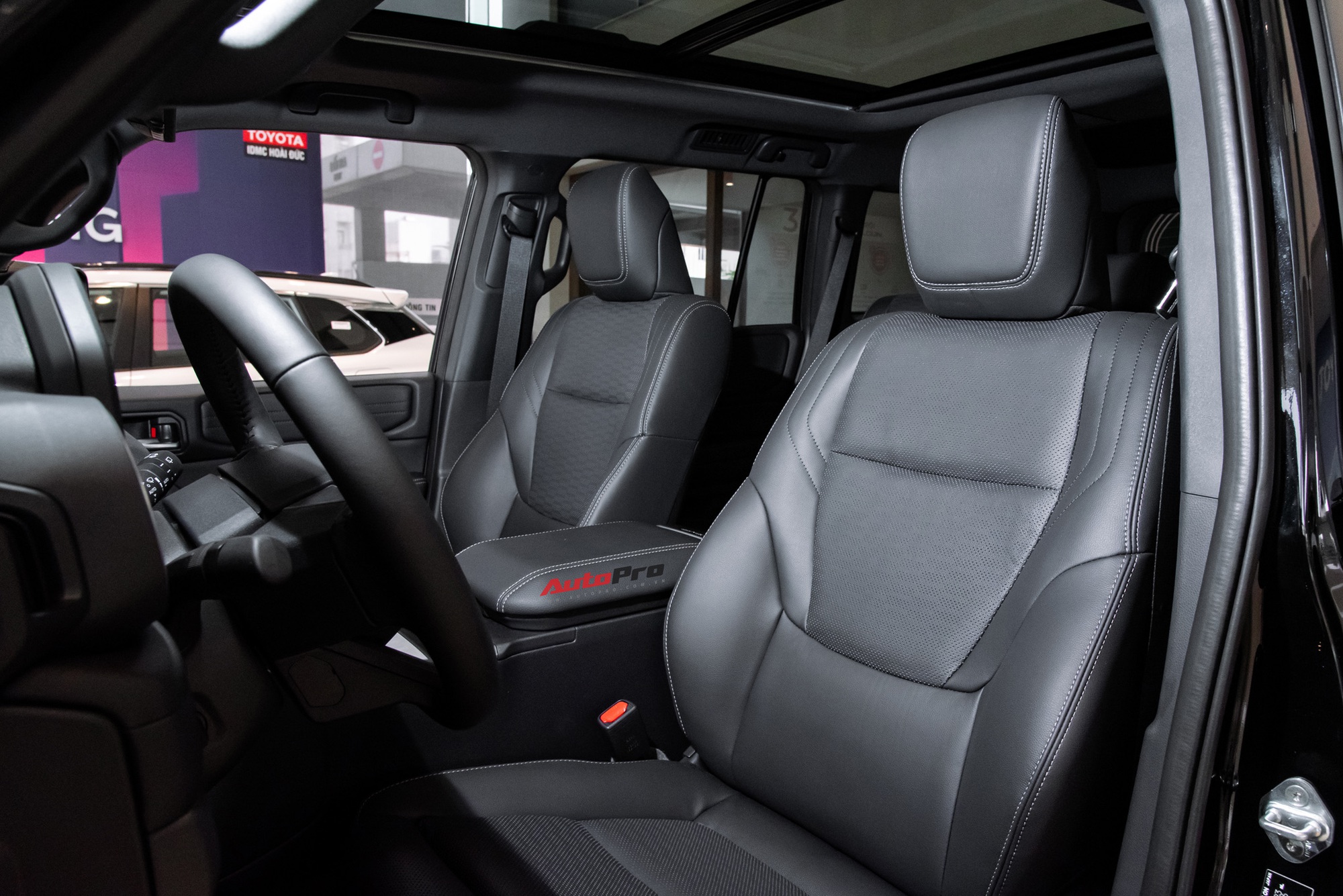 Lô Toyota Prado ‘lạ’ xuất hiện tại Việt Nam: Thiết kế khác biệt, động cơ hybrid mạnh hơn hẳn xe chính hãng- Ảnh 14.