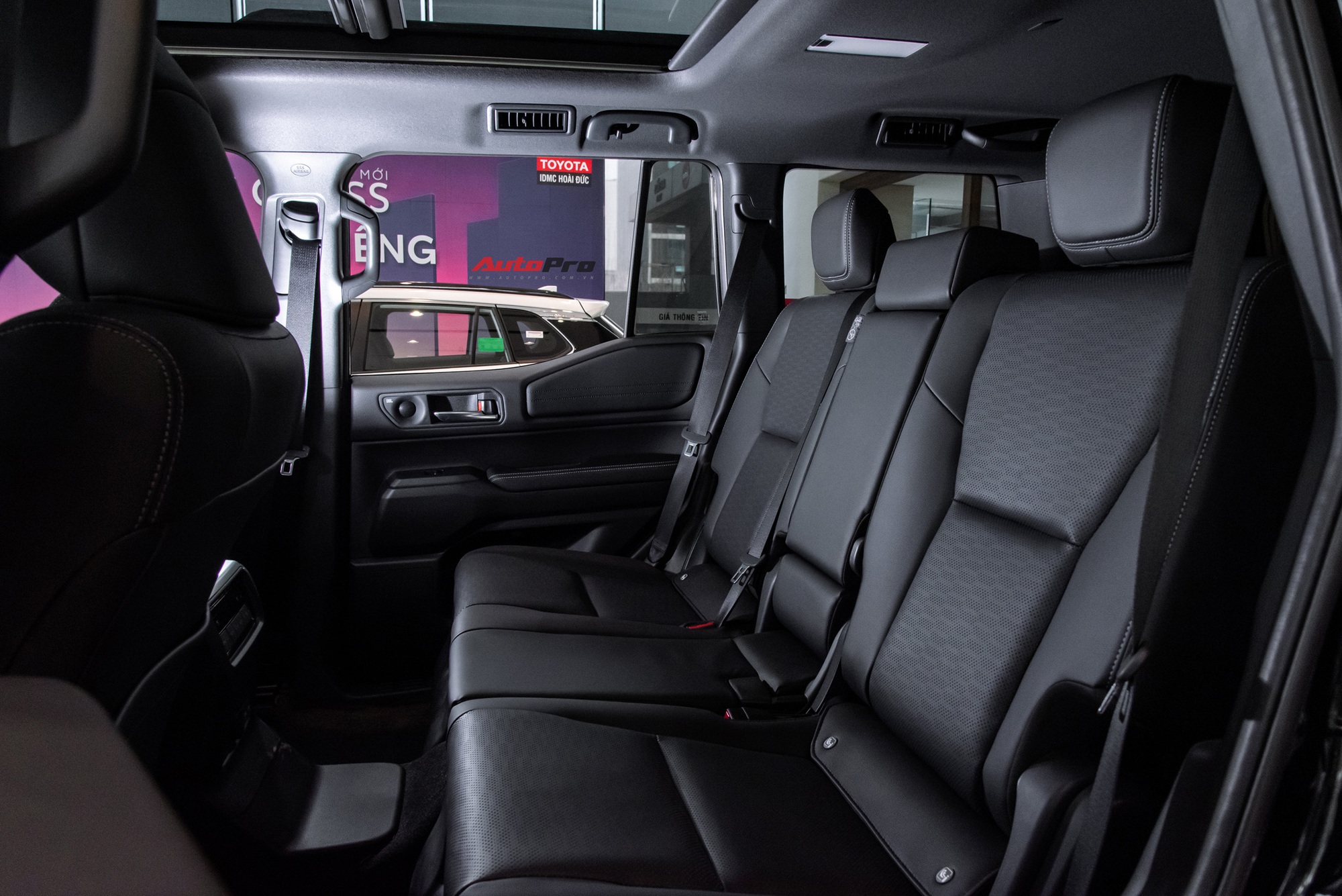 Lô Toyota Prado ‘lạ’ xuất hiện tại Việt Nam: Thiết kế khác biệt, động cơ hybrid mạnh hơn hẳn xe chính hãng- Ảnh 15.
