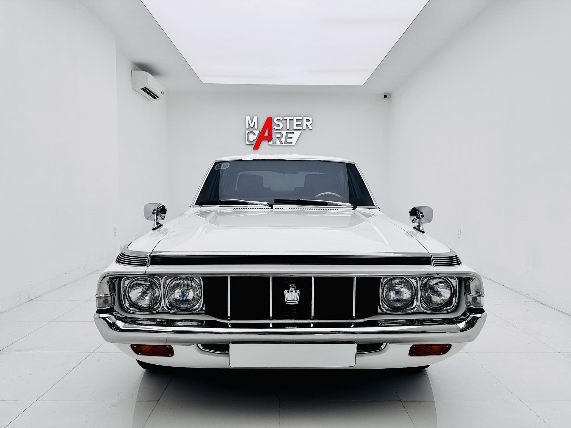 Đỉnh cao độ xe là về zin: Toyota Crown 1975 của ông Đặng Lê Nguyên Vũ như thể mới xuất xưởng, 50 tuổi vẫn mượt mà- Ảnh 4. Đỉnh cao độ xe là về zin: Toyota Crown 1975 của ông Đặng Lê Nguyên Vũ như thể mới xuất xưởng, 50 tuổi vẫn mượt mà- Ảnh 4.