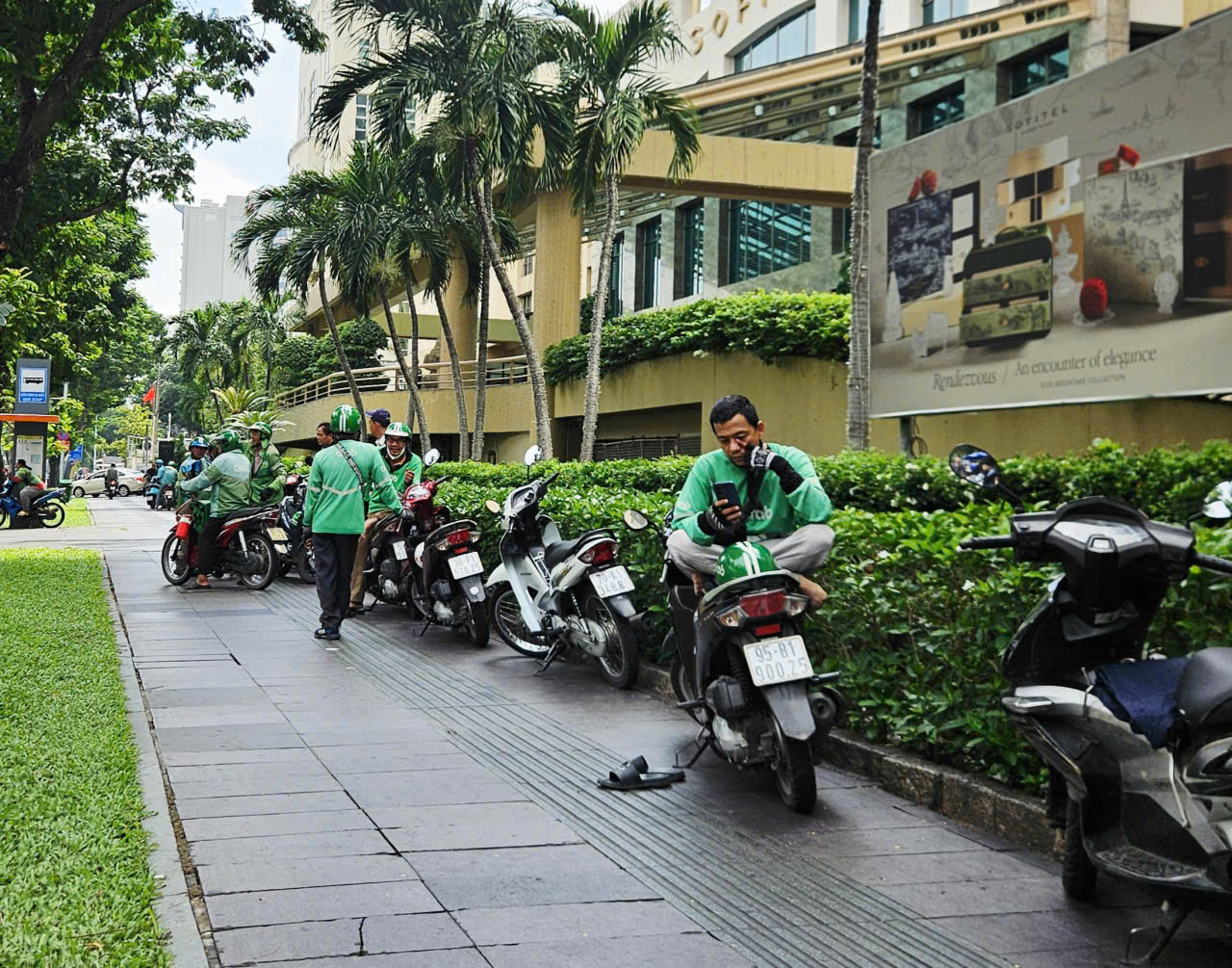 Grab Việt Nam đề xuất xây dựng hệ thống trạm sạc xe điện công cộng- Ảnh 2.