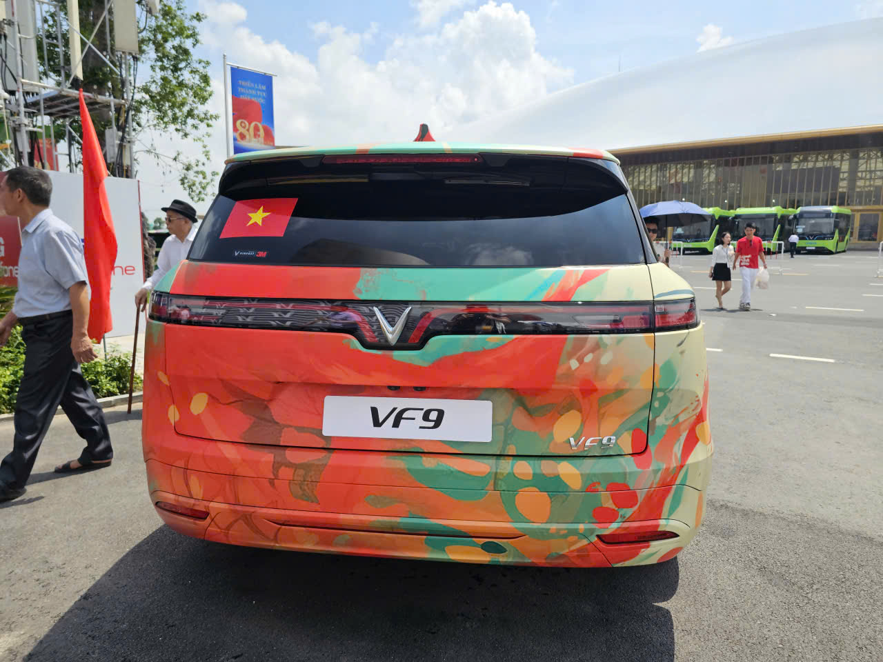 Cận cảnh dàn xe điện VinFast màu Cận cảnh dàn xe điện VinFast màu
