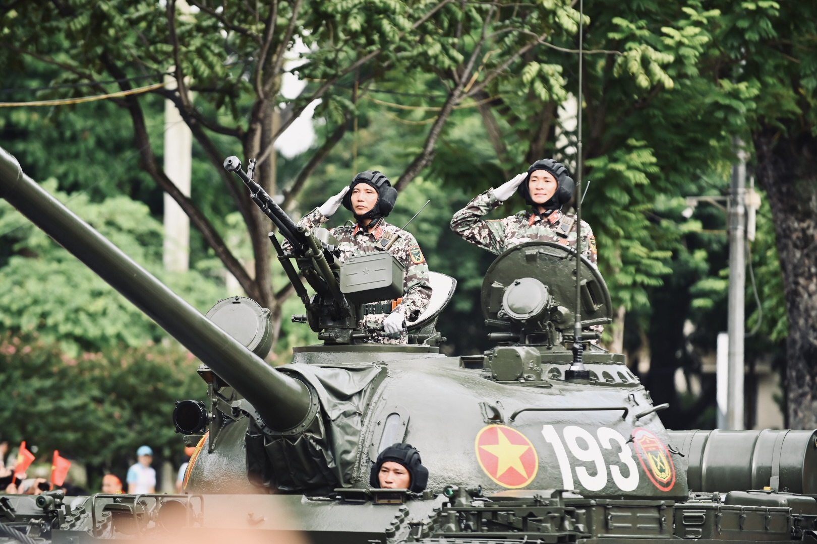 Choáng ngợp hình ảnh Su-30MK2, Yak-130 lần đầu thả bẫy nhiệt và dàn vũ khí, khí tài tại Lễ tổng duyệt A80- Ảnh 12.