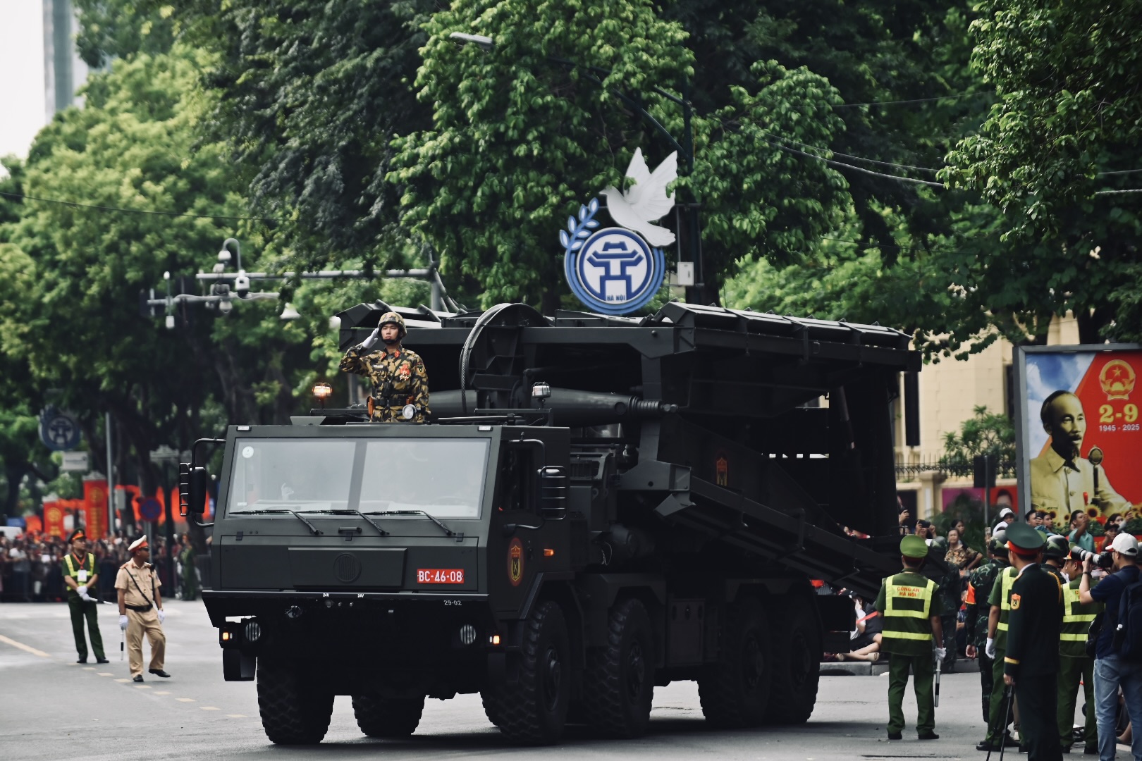 Choáng ngợp hình ảnh Su-30MK2, Yak-130 lần đầu thả bẫy nhiệt và dàn vũ khí, khí tài tại Lễ tổng duyệt A80- Ảnh 8.